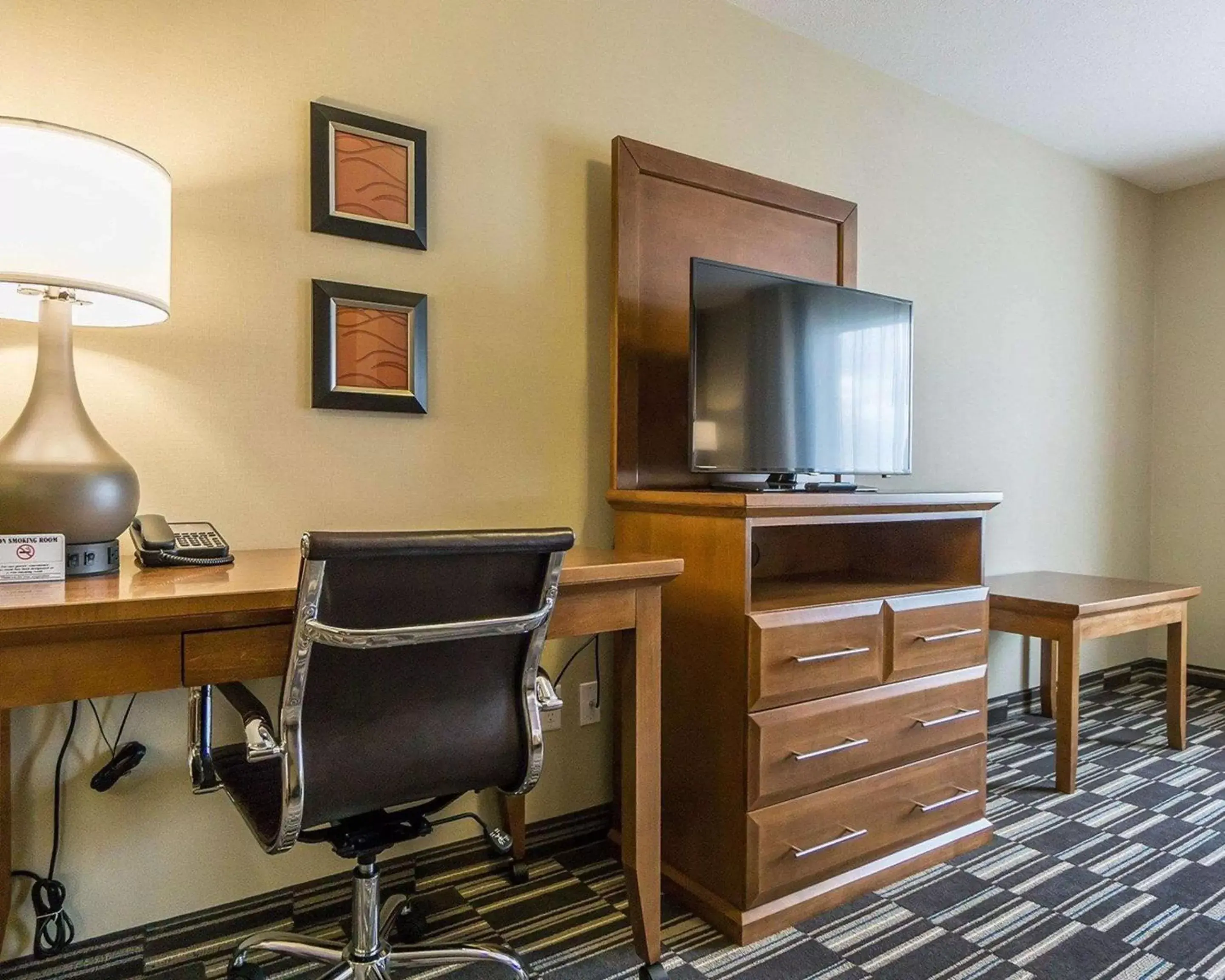 Photo of the whole room, TV/Entertainment Center in Comfort Inn & Suites Edmonton International Airport