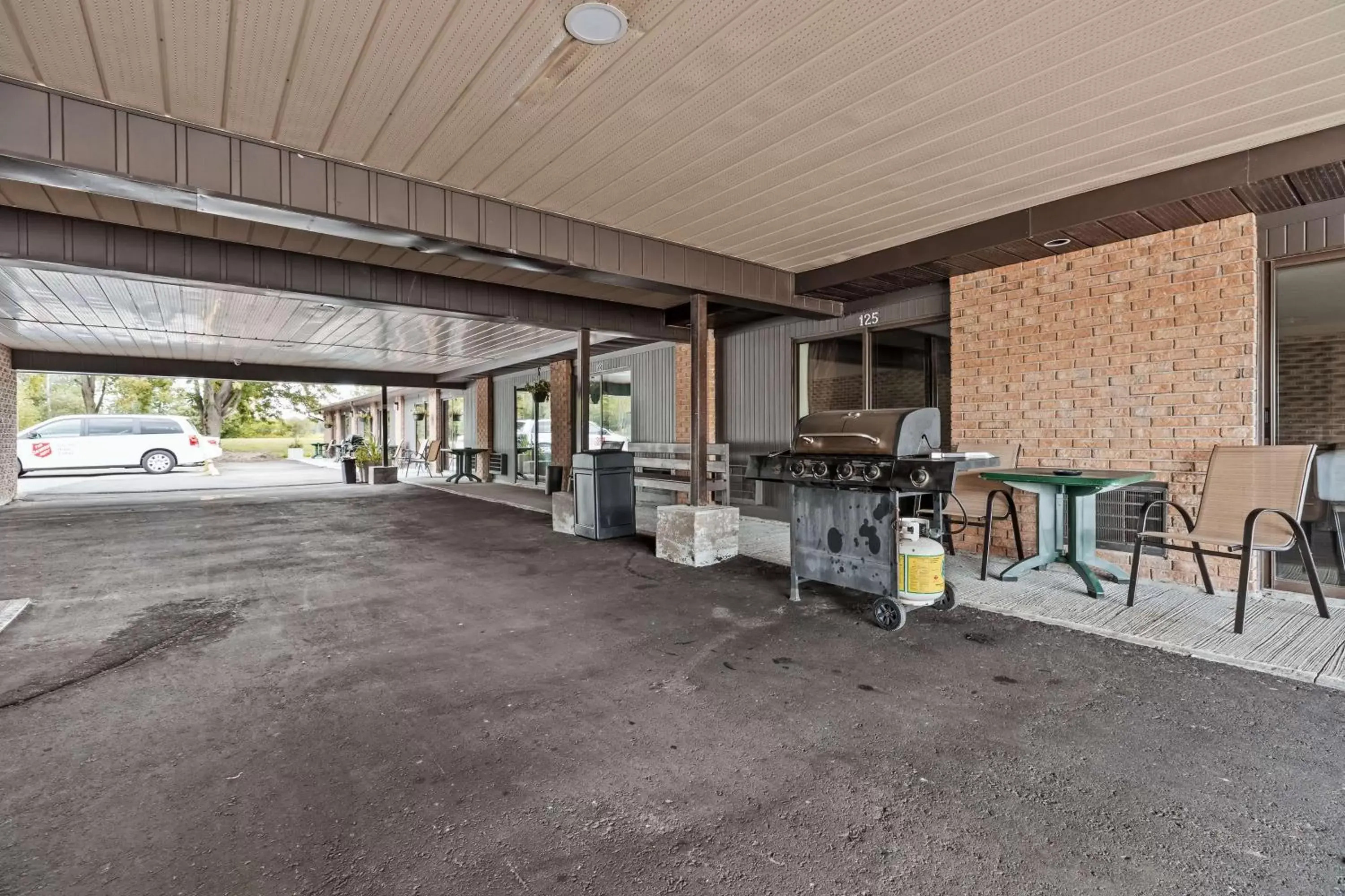 BBQ facilities in SureStay Hotel by Best Western Kemptville