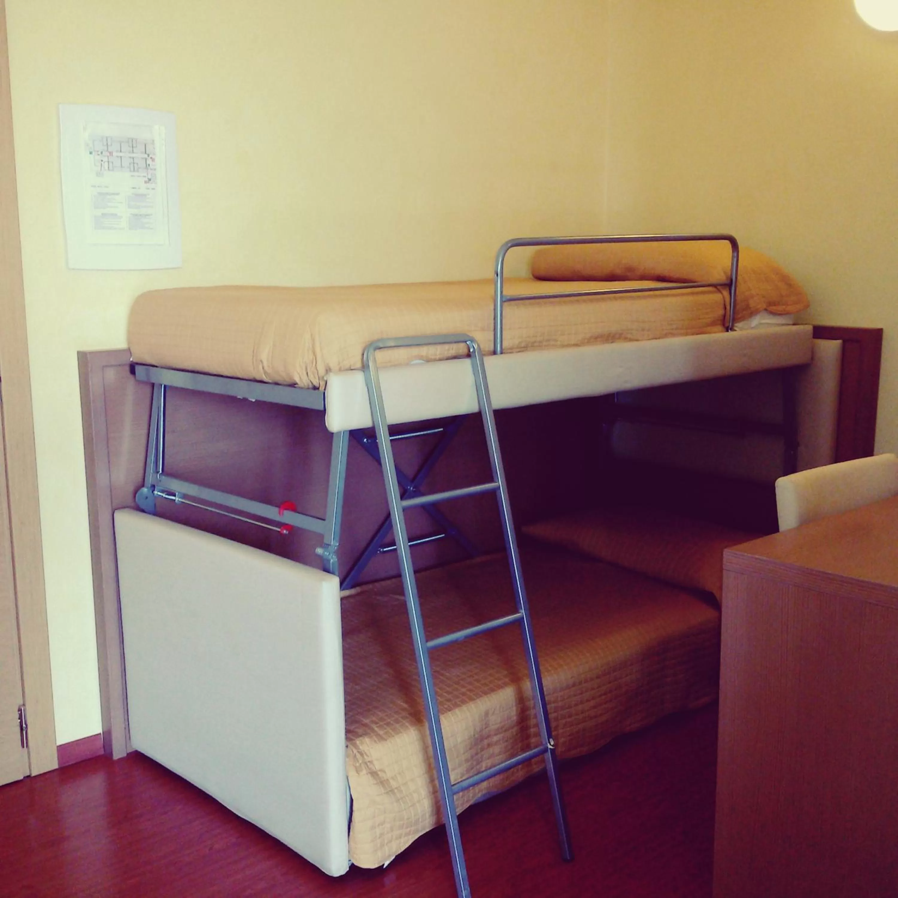 bunk bed, Bed in Hotel Paclà