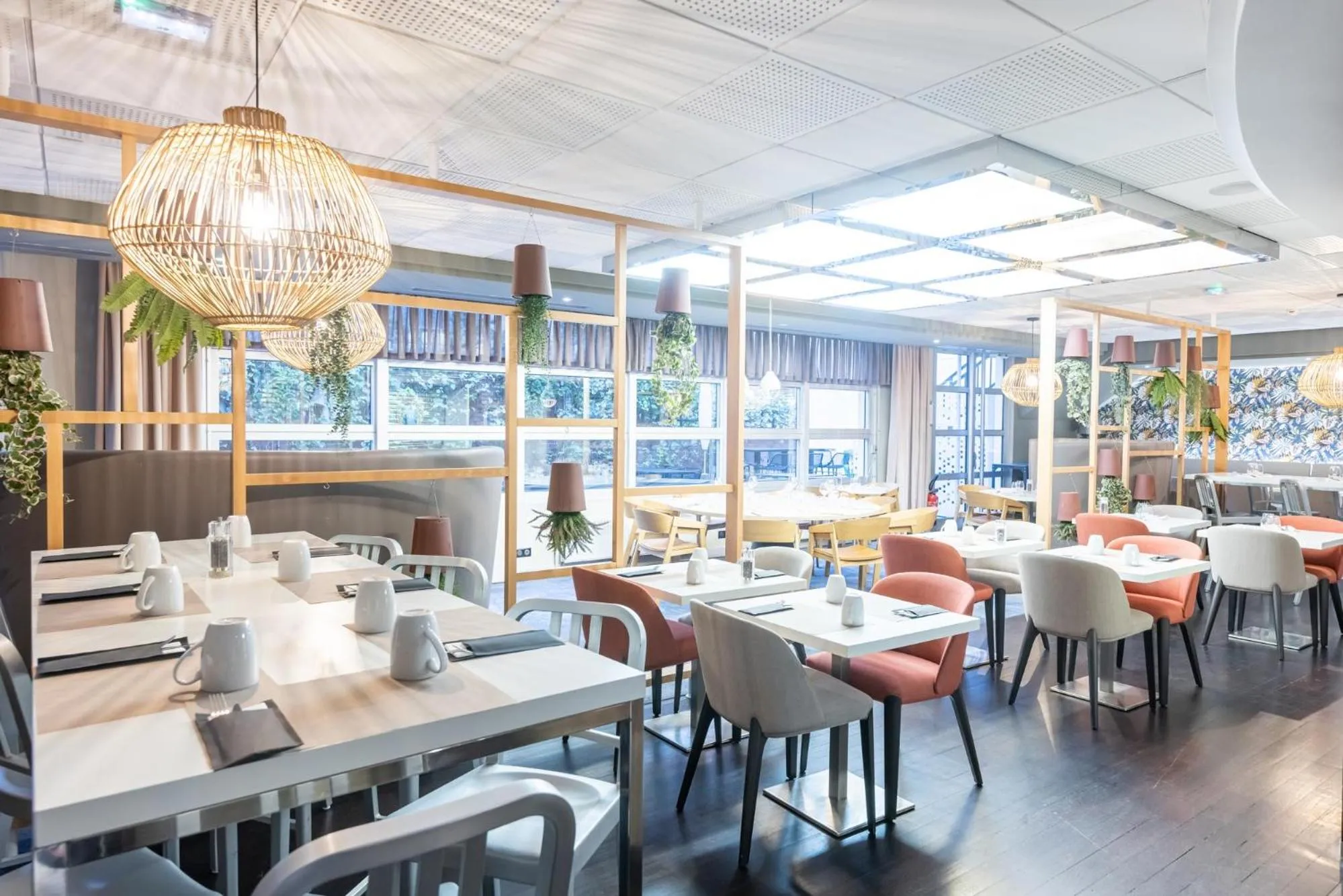 Restaurant/places to eat in Mercure Paris Massy Gare TGV