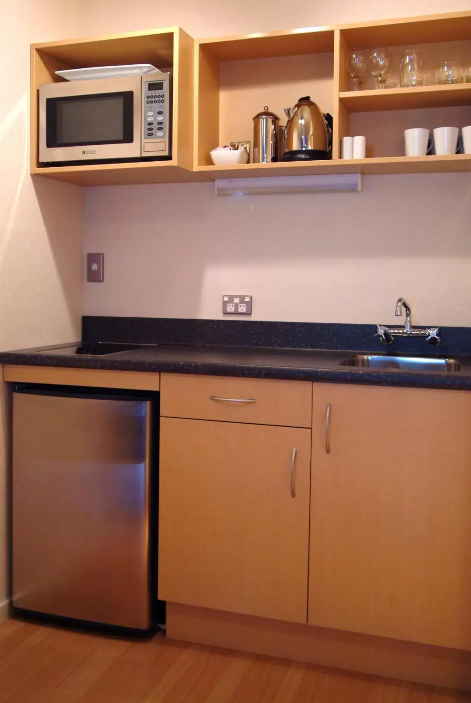 Kitchen or kitchenette, Kitchen/Kitchenette in Manukau Motor Lodge