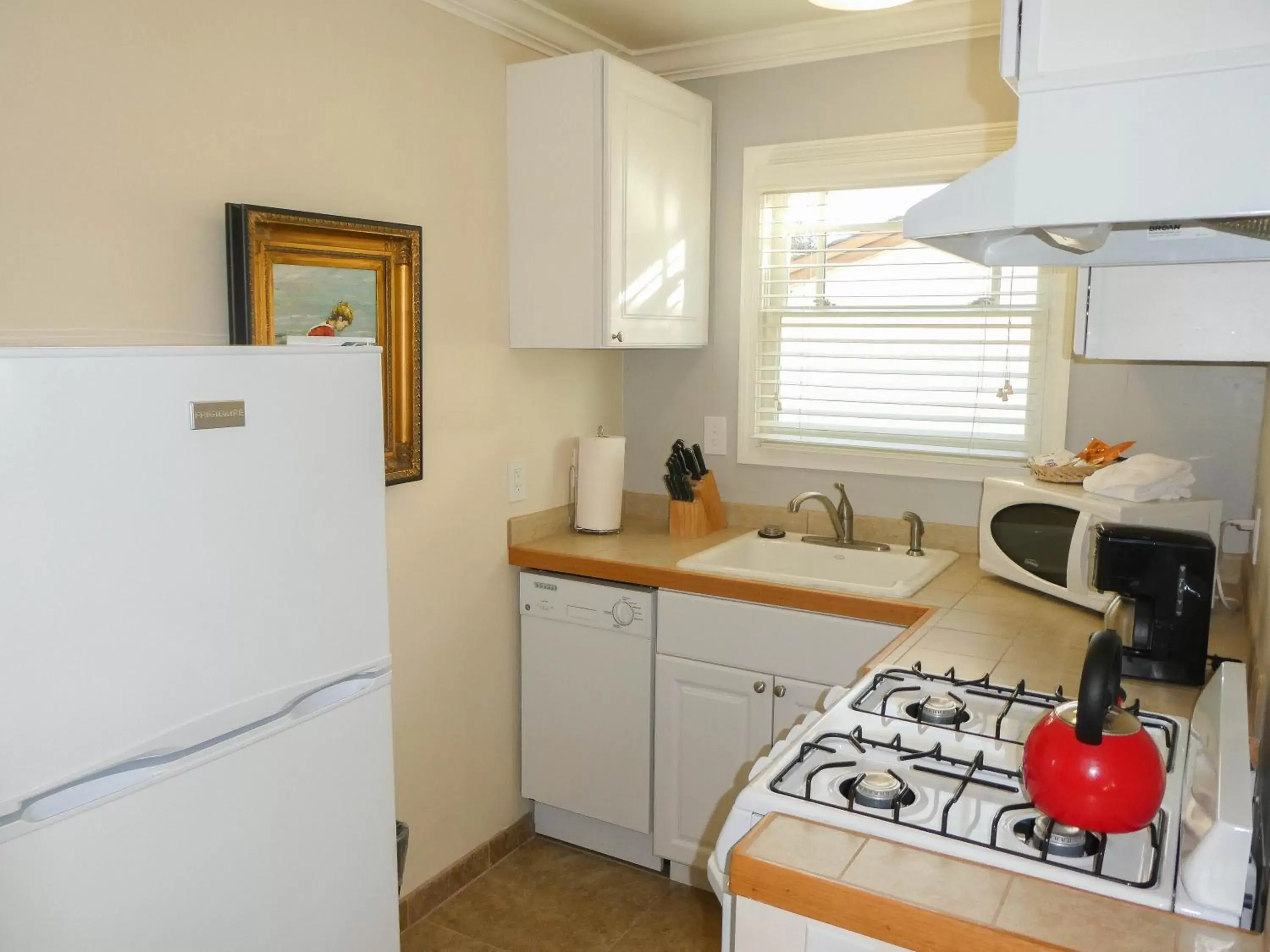 Kitchen or kitchenette, Kitchen/Kitchenette in Briarwood Inn