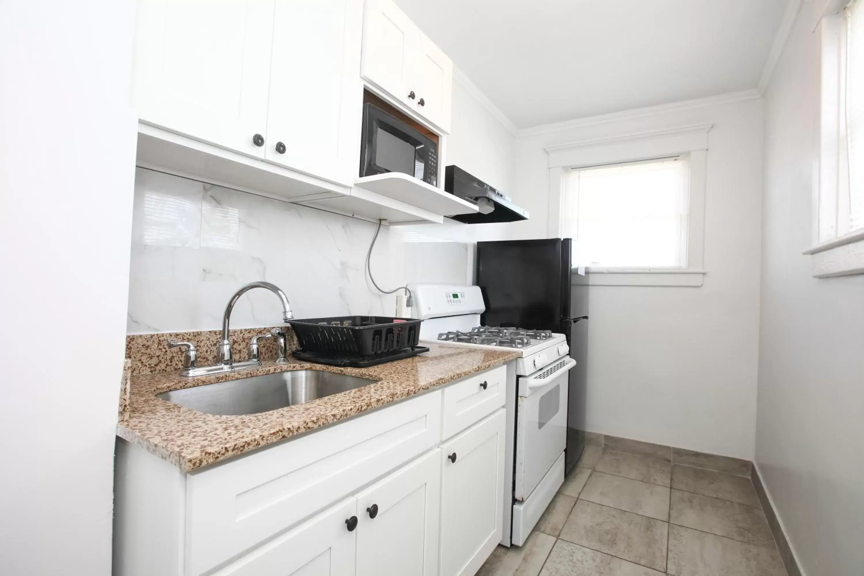 Kitchen or kitchenette, Kitchen/Kitchenette in Garfield Beach House