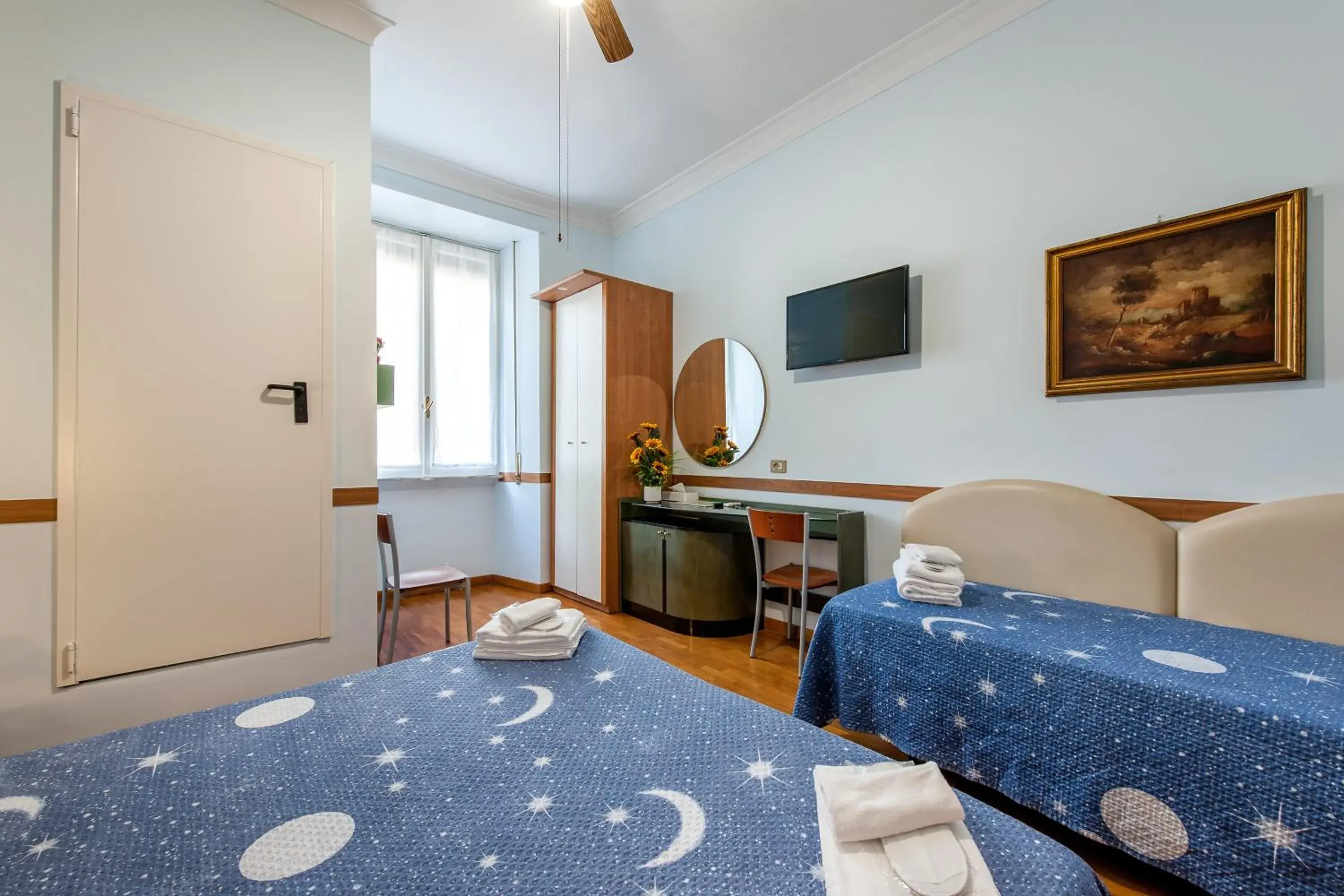 TV and multimedia, TV/Entertainment Center in Alessandro A San Pietro Best Bed