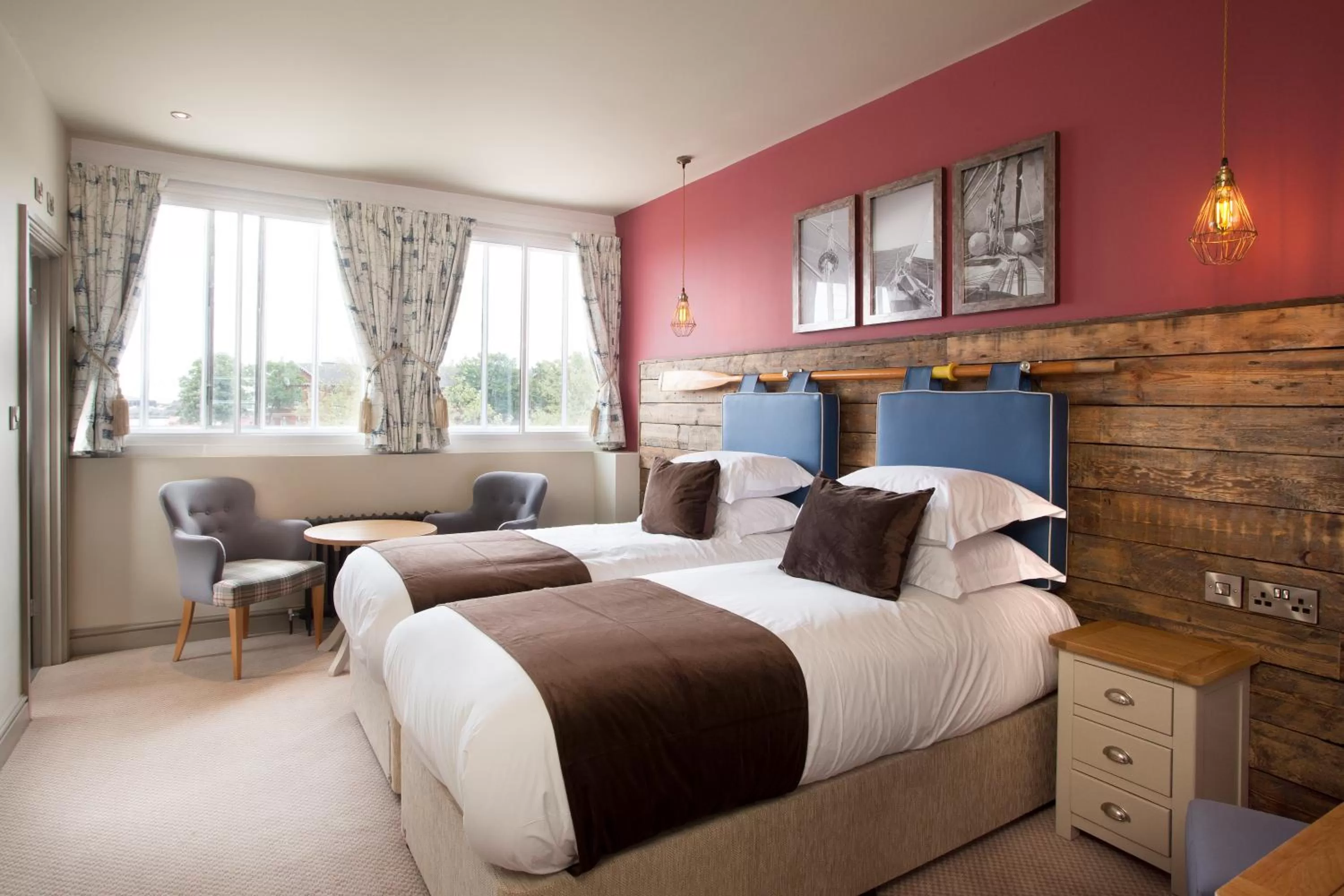 Photo of the whole room, Bed in The Ship & Trades