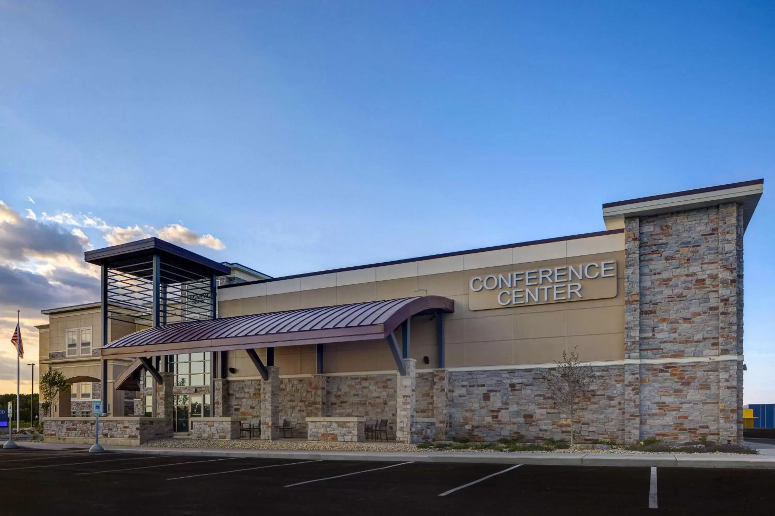 Property Building in Homewood Suites By Hilton Oak Creek Milwaukee