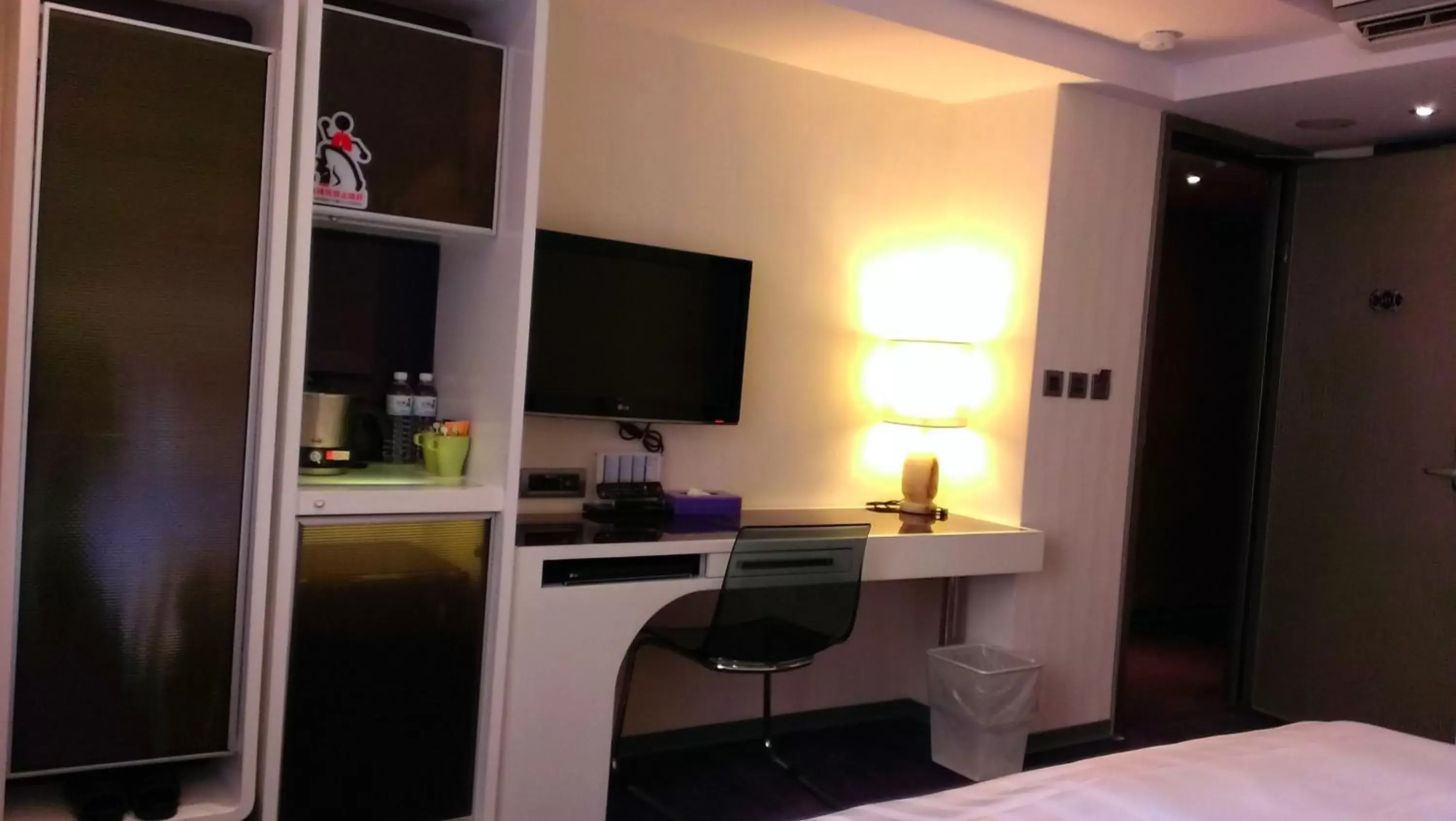 TV and multimedia, TV/Entertainment Center in Saual Keh Hotel