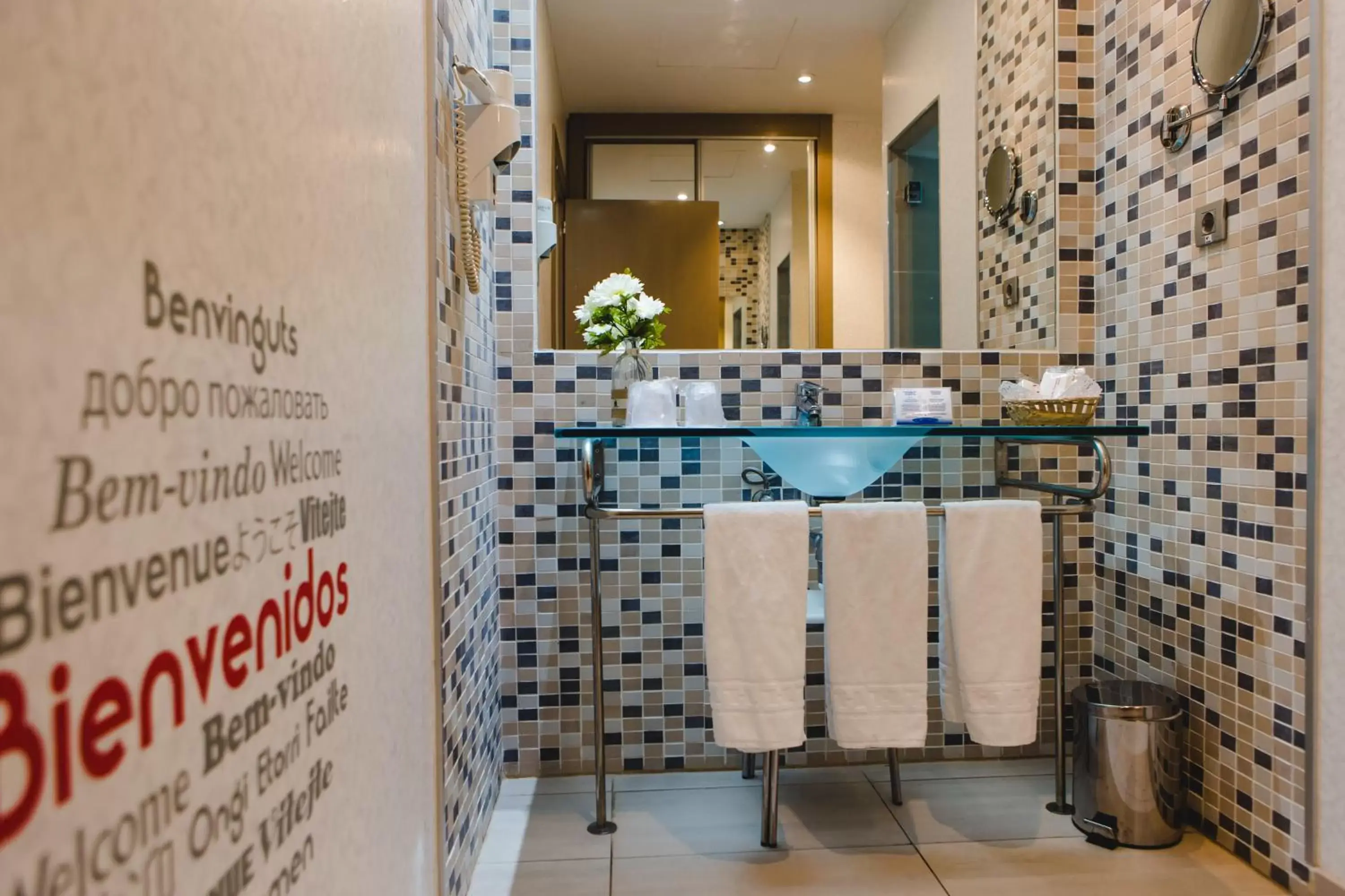 Bathroom in Hotel Mas Camarena