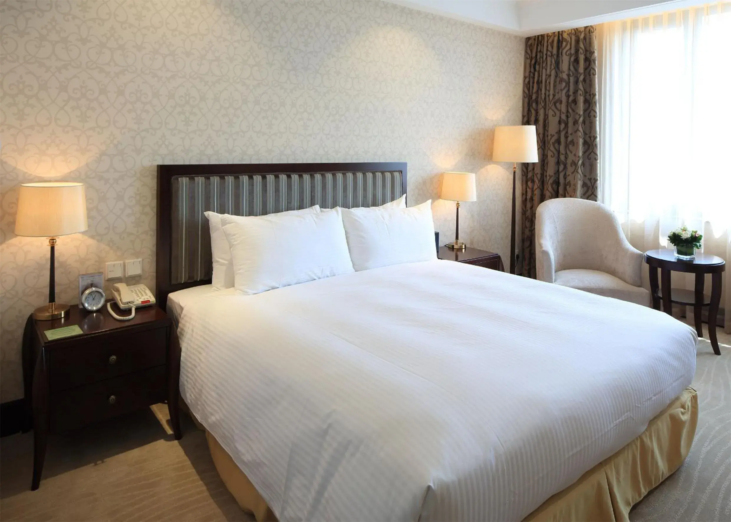 Bed in Evergreen Laurel Hotel, Shanghai
