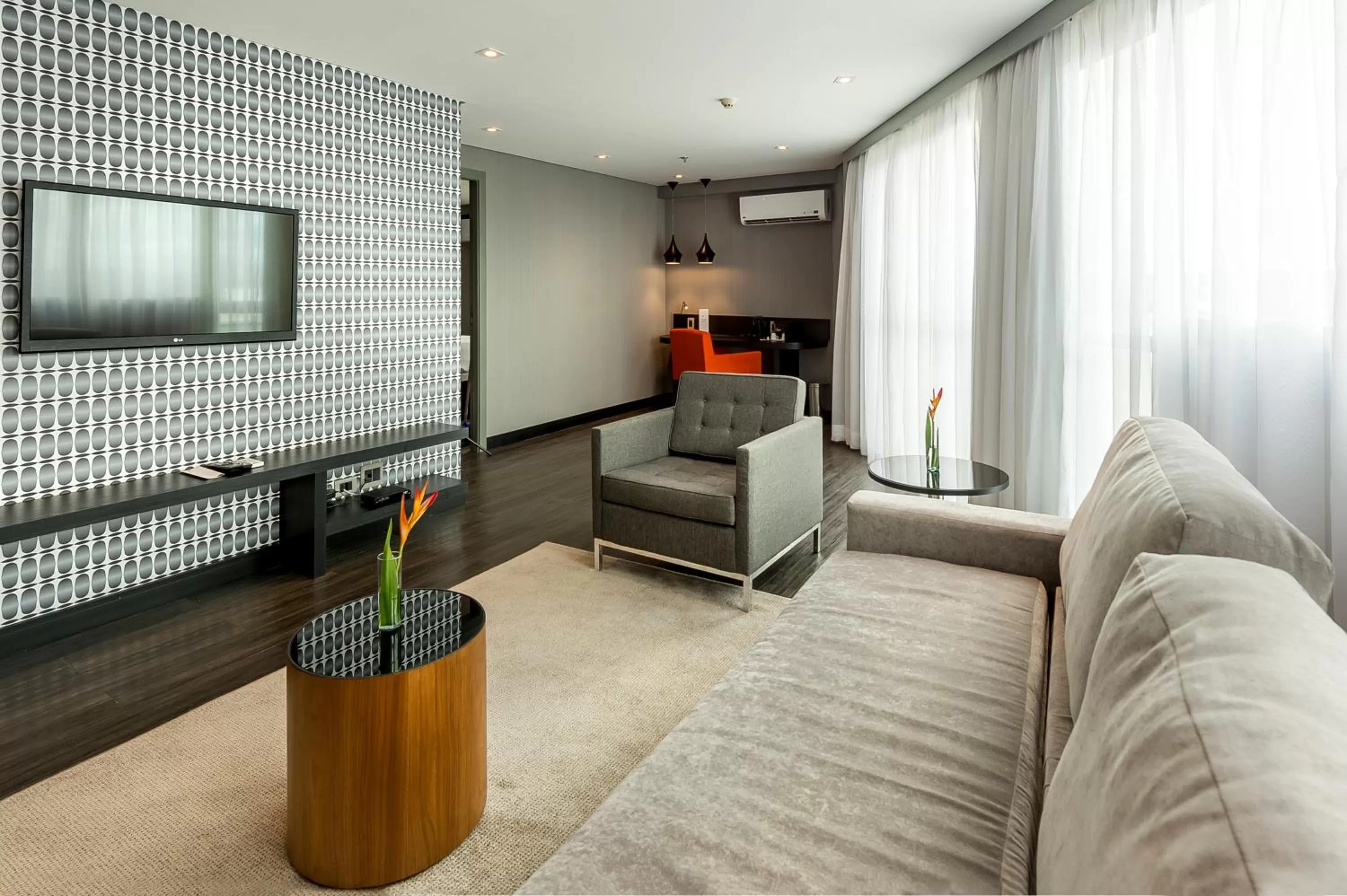 TV and multimedia in Grand Mercure Brasilia Eixo Monumental