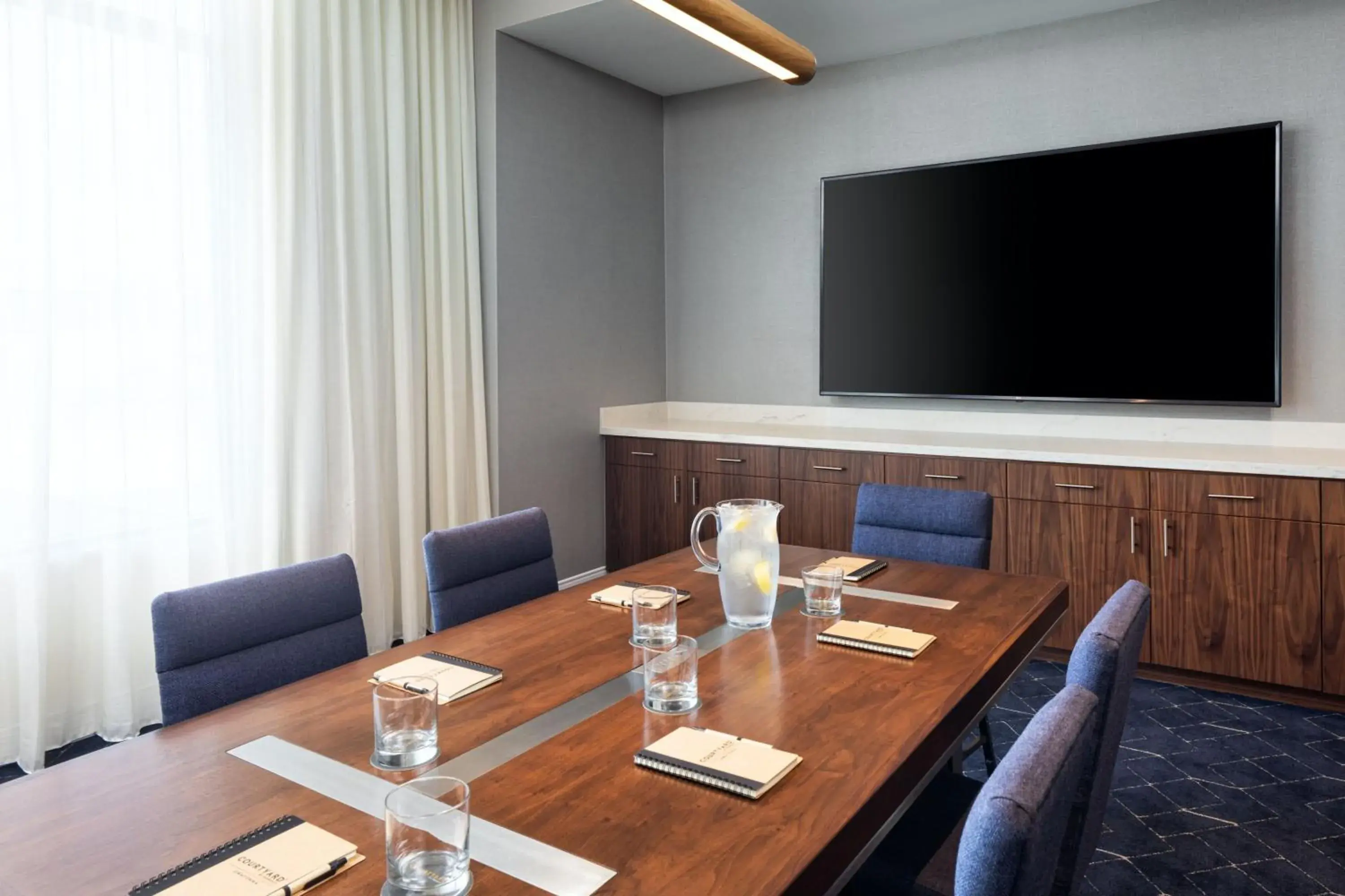 Meeting/conference room, TV/Entertainment Center in Courtyard by Marriott Owatonna Downtown