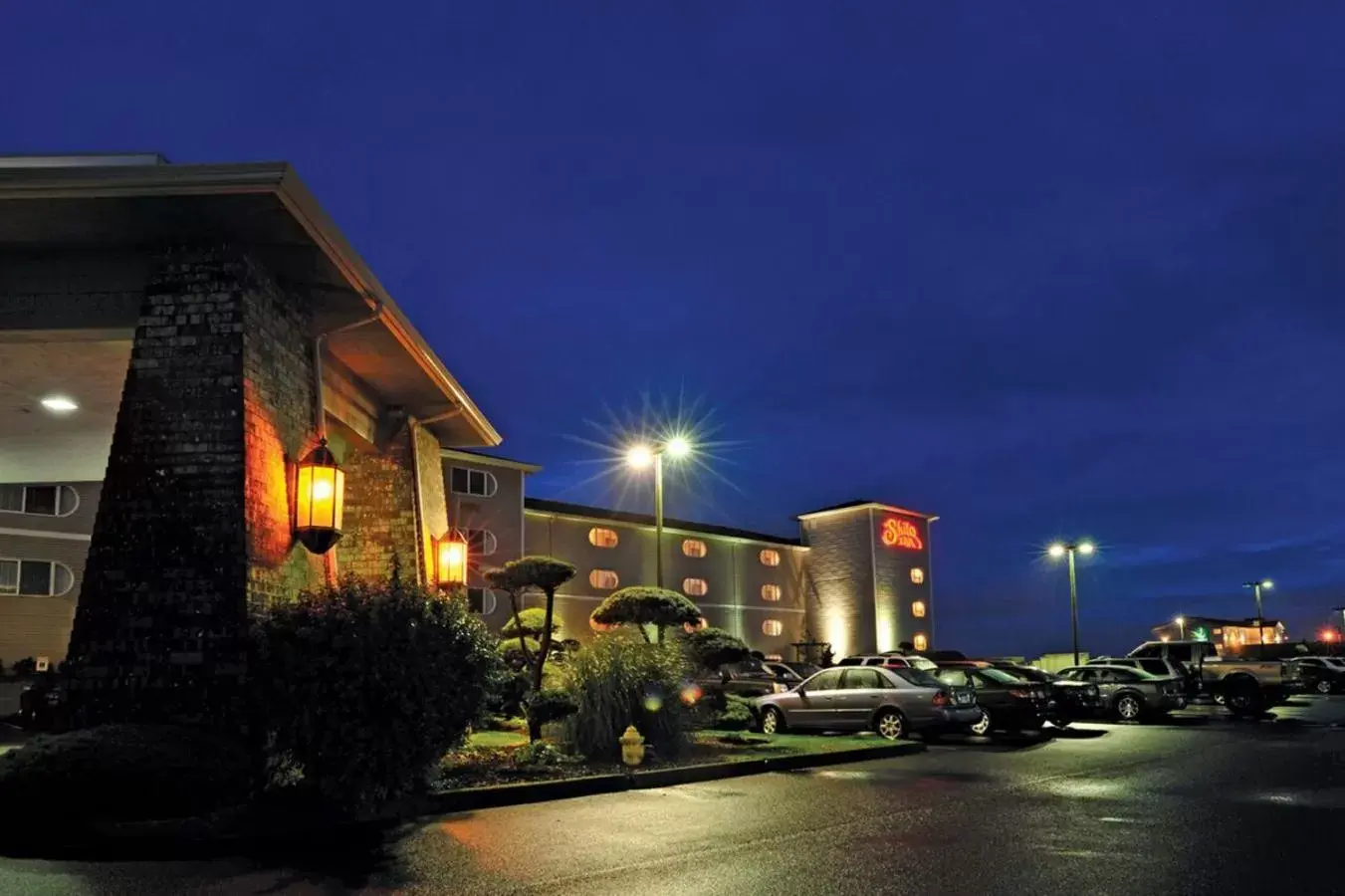 Facade/entrance in Shilo Inn Suites Ocean Shores Facade/entrance in Shilo Inn Suites Ocean Shores