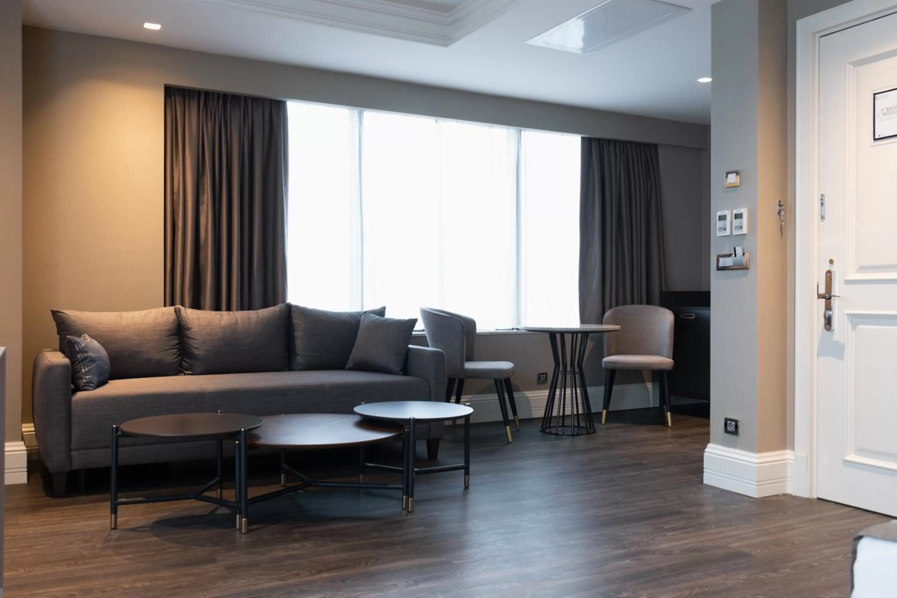 Living room, Seating Area in Windsor Hotel & Convention Center Istanbul
