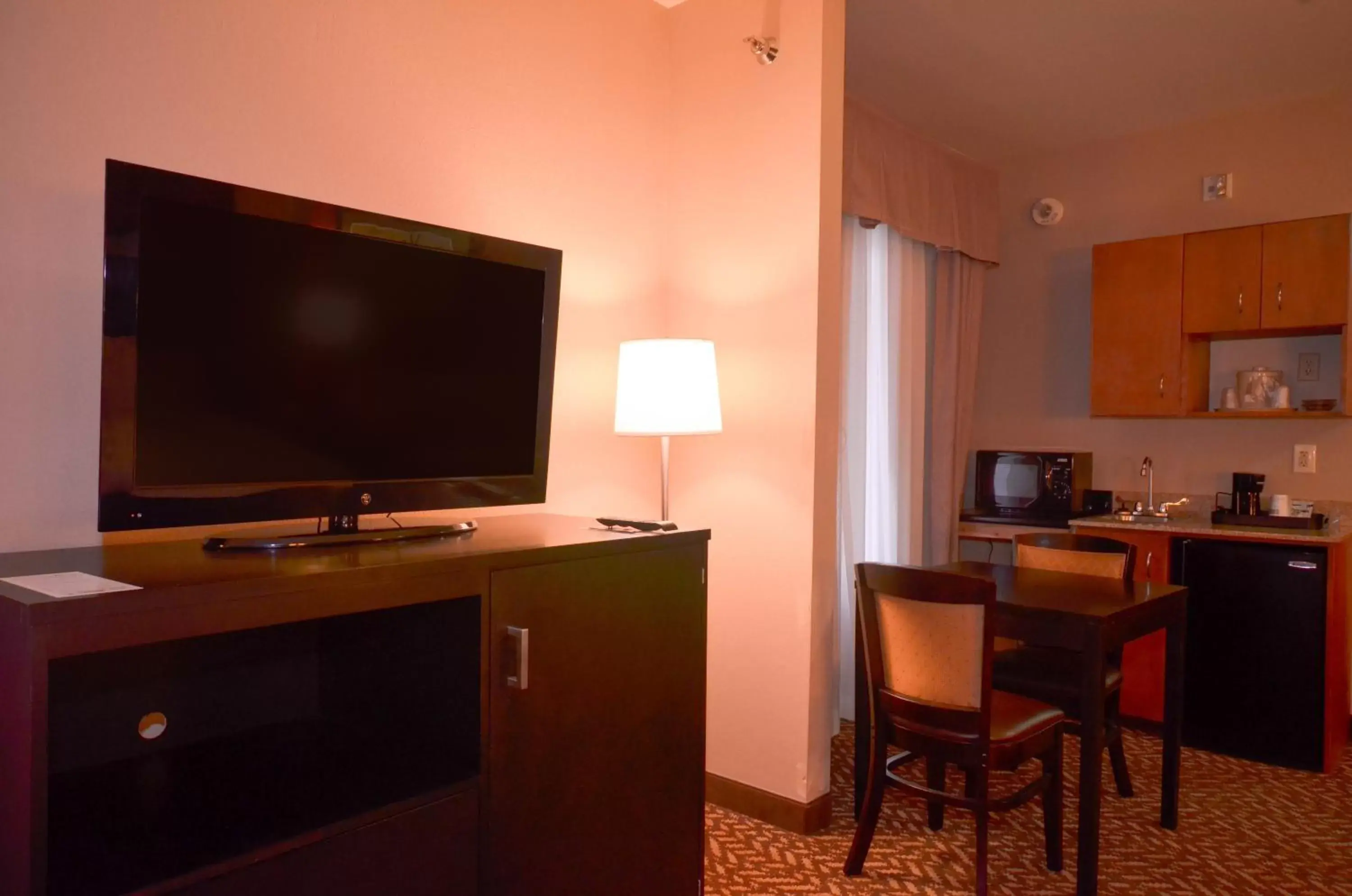 Photo of the whole room, TV/Entertainment Center in Holiday Inn Express & Suites Pine Bluff/Pines Mall, an IHG Hotel
