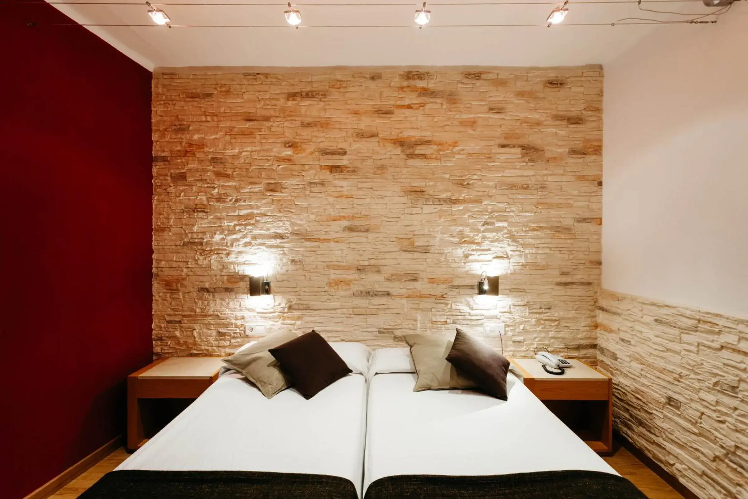 Decorative detail, Bed in Hotel Travessera