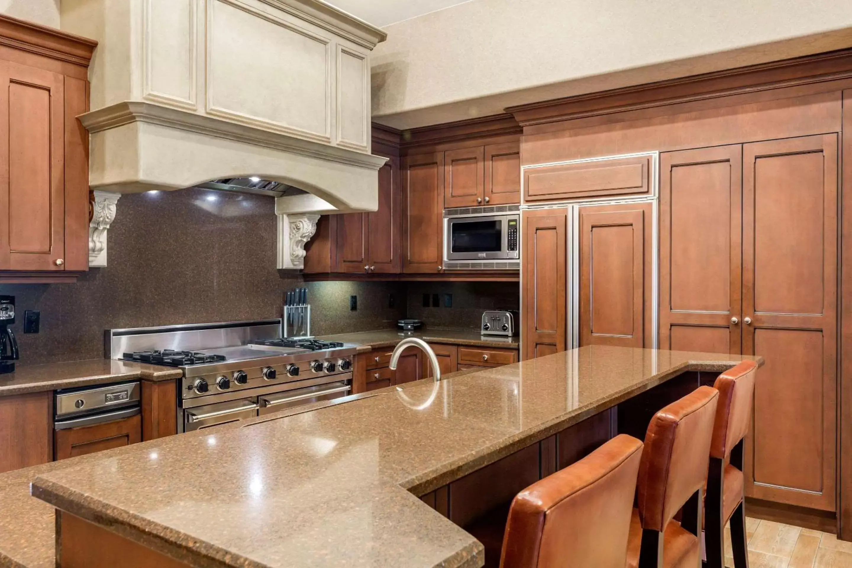 Photo of the whole room, Kitchen/Kitchenette in Bluegreen Vacations Big Bear Village, Ascend Resort Collection