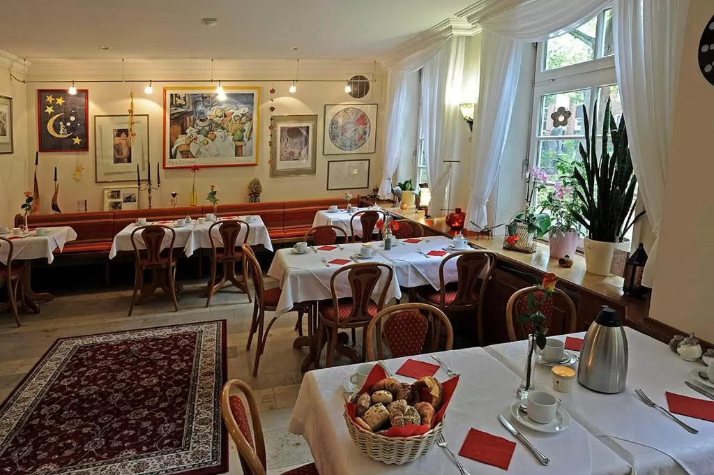 Restaurant/places to eat in Hotel St. Georg Garni