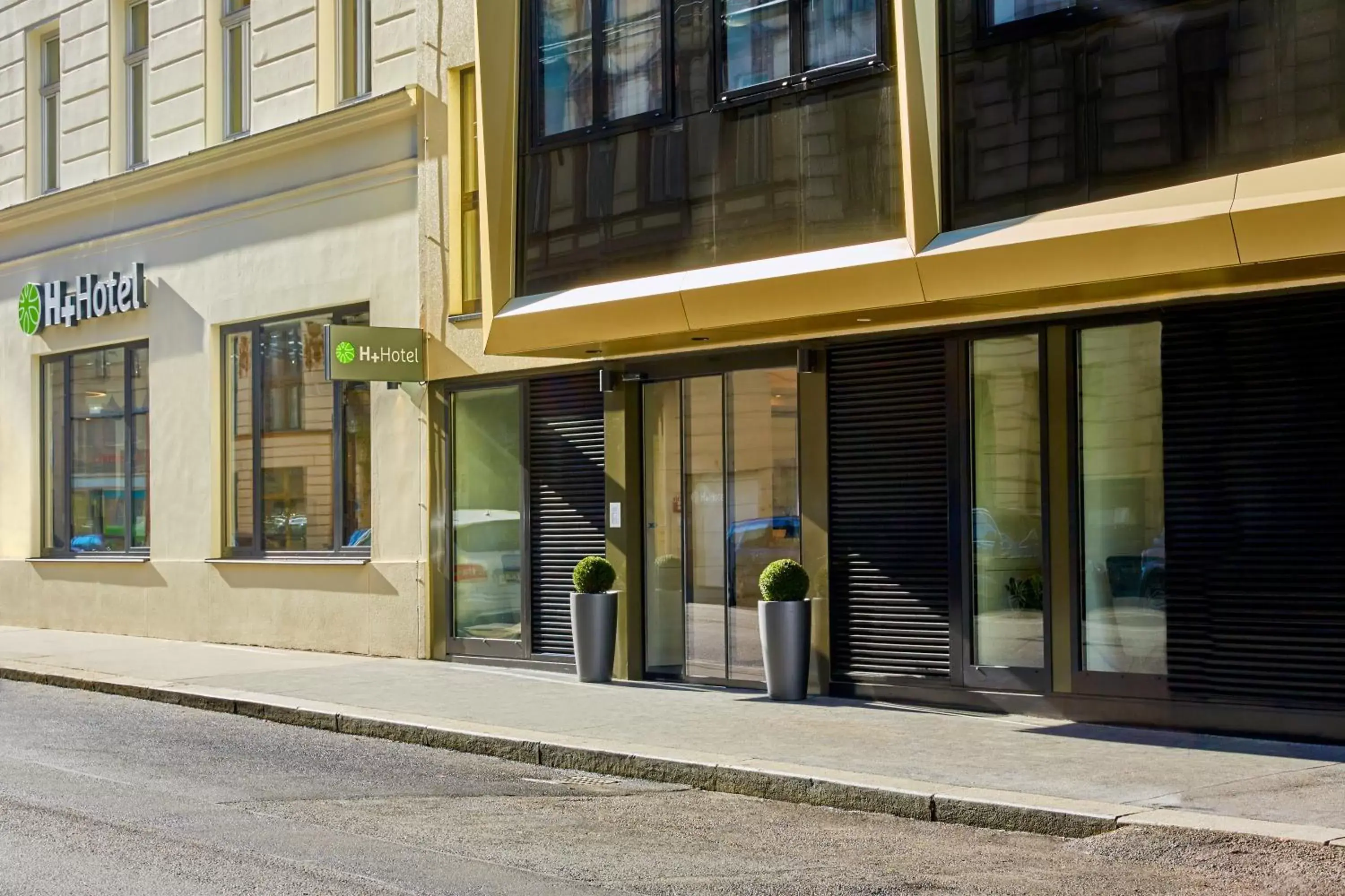 Facade/entrance in H+ Hotel Wien Facade/entrance in H+ Hotel Wien