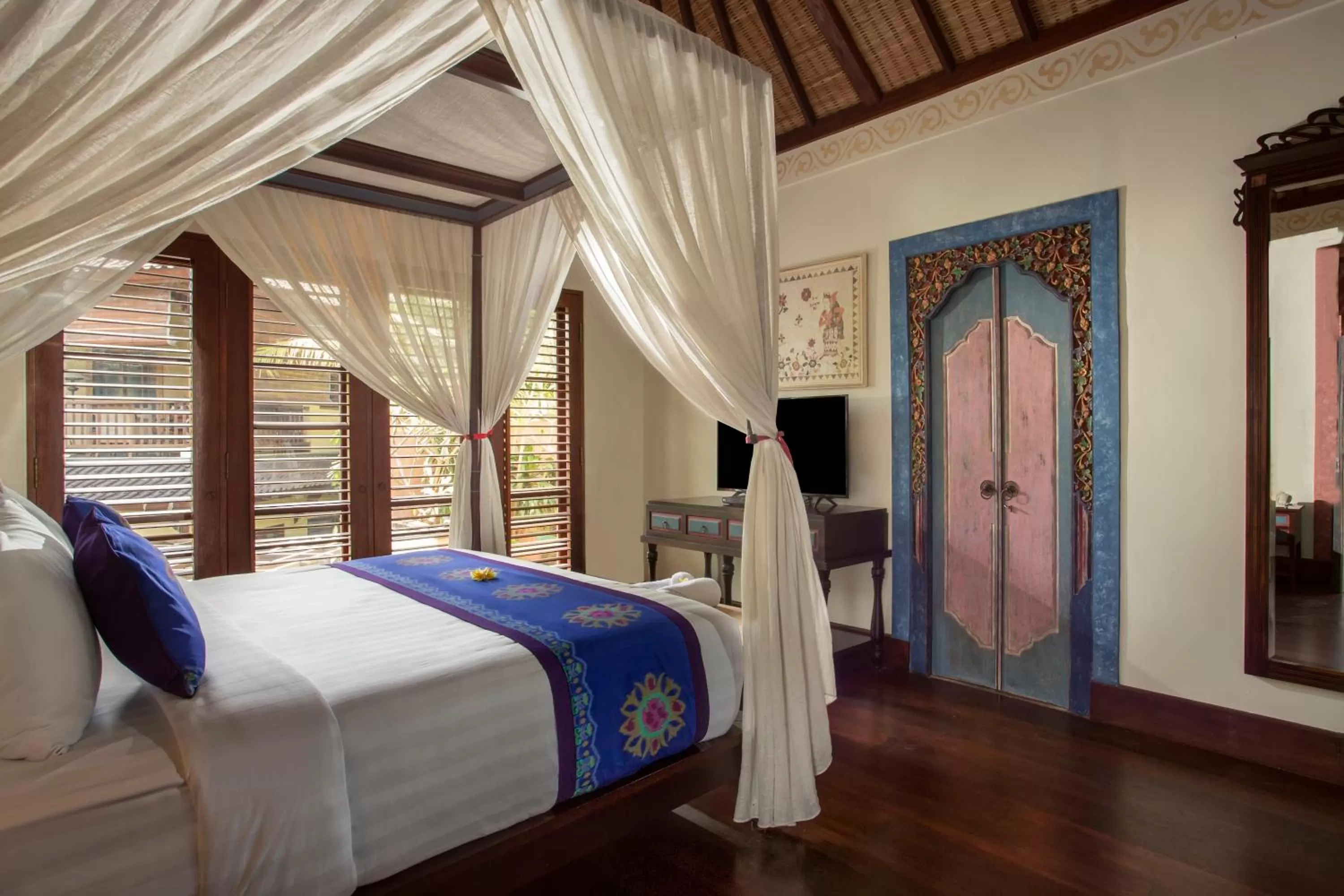 Bed in Dwaraka The Royal Villas