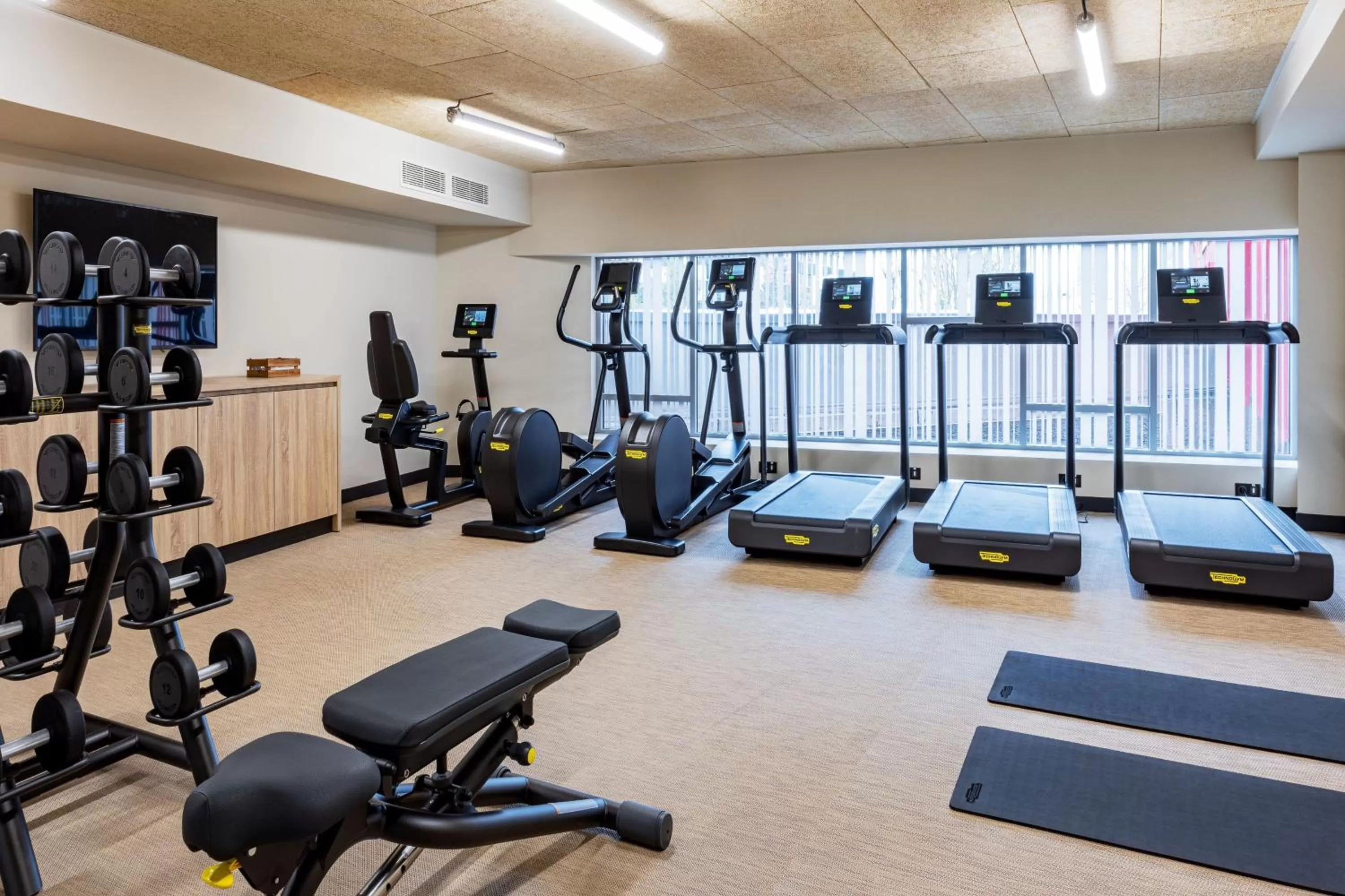 Fitness centre/facilities in Courtyard by Marriott Paris Charles de Gaulle Central Airport