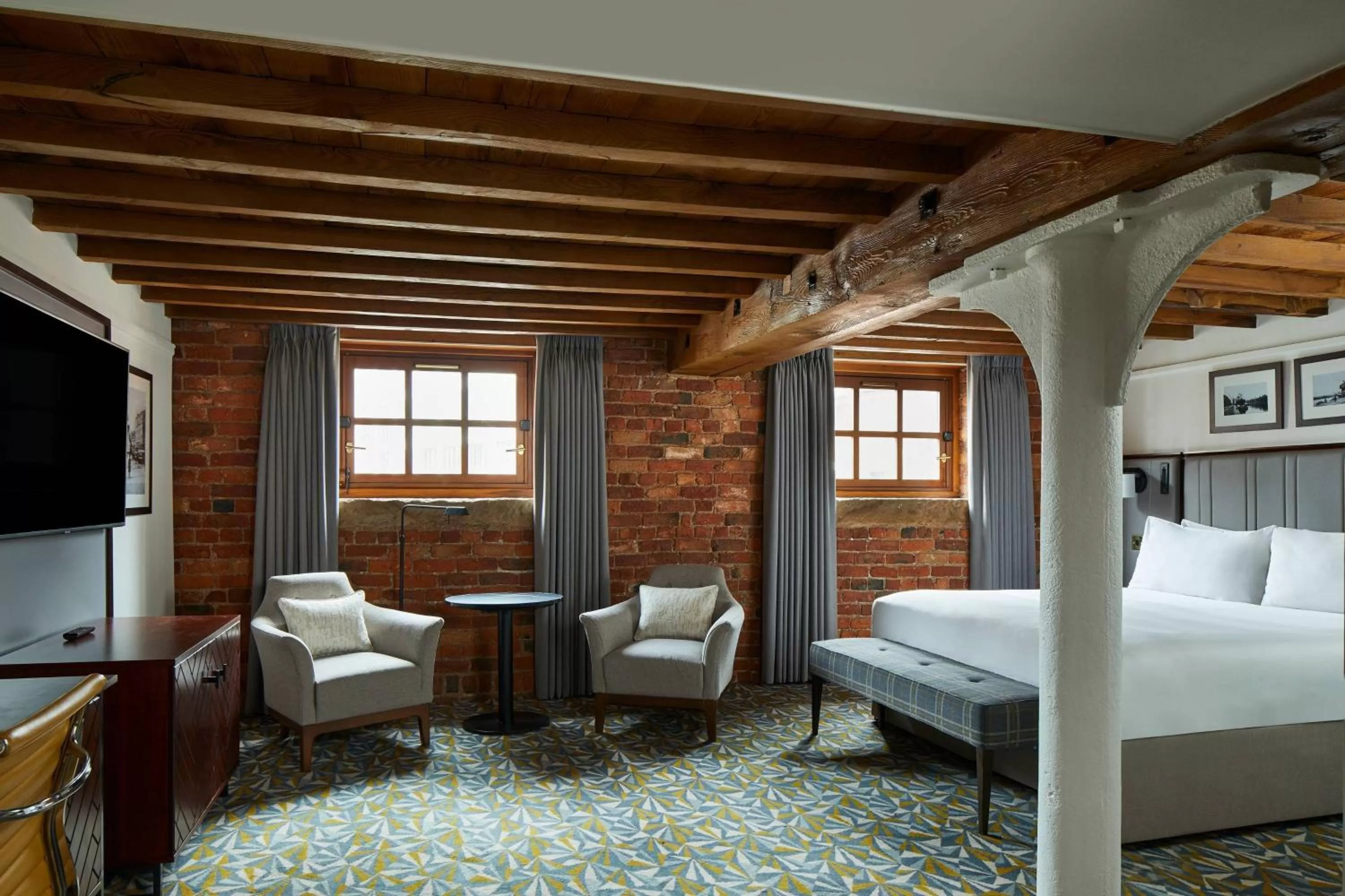 Photo of the whole room, Bed in Manchester Marriott Victoria & Albert Hotel