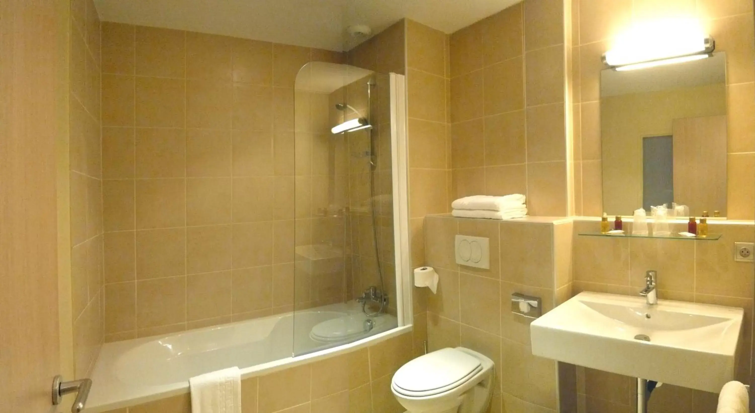 Bathroom in Hôtel du Parc