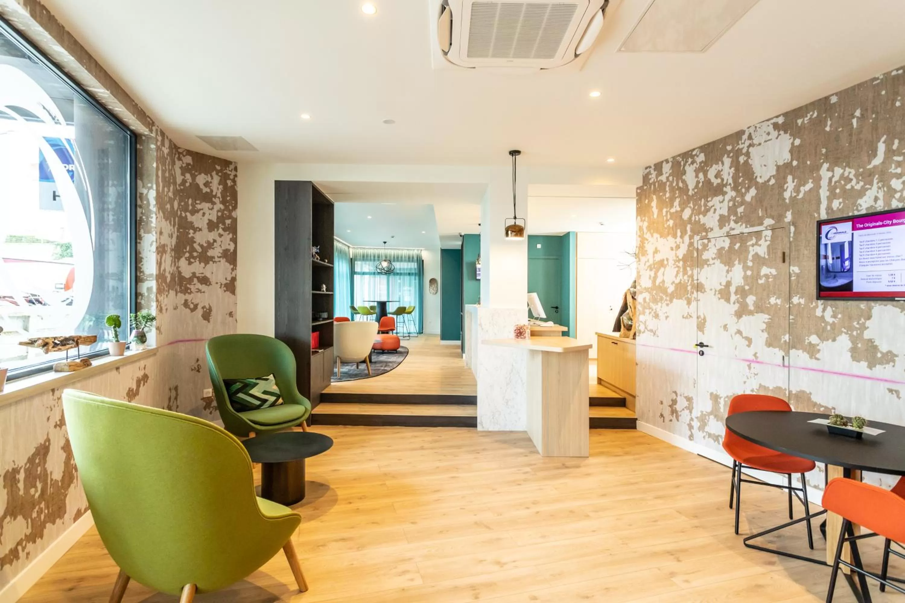 Lobby or reception in Hôtel The Originals City Le Berry - proche centre-ville - Gare - parking - recharge véhicule