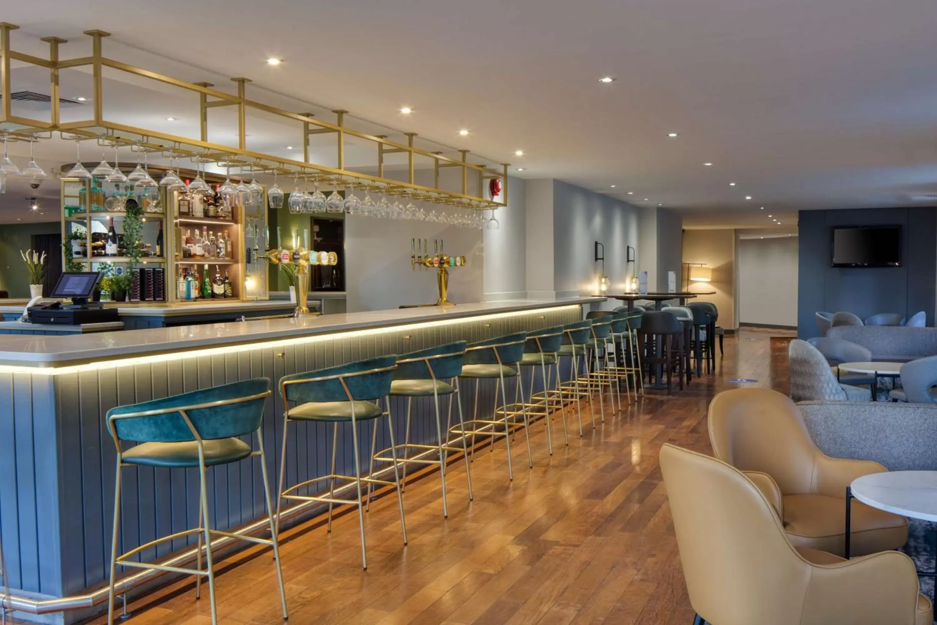 Lounge or bar, Lounge/Bar in Hilton Cobham