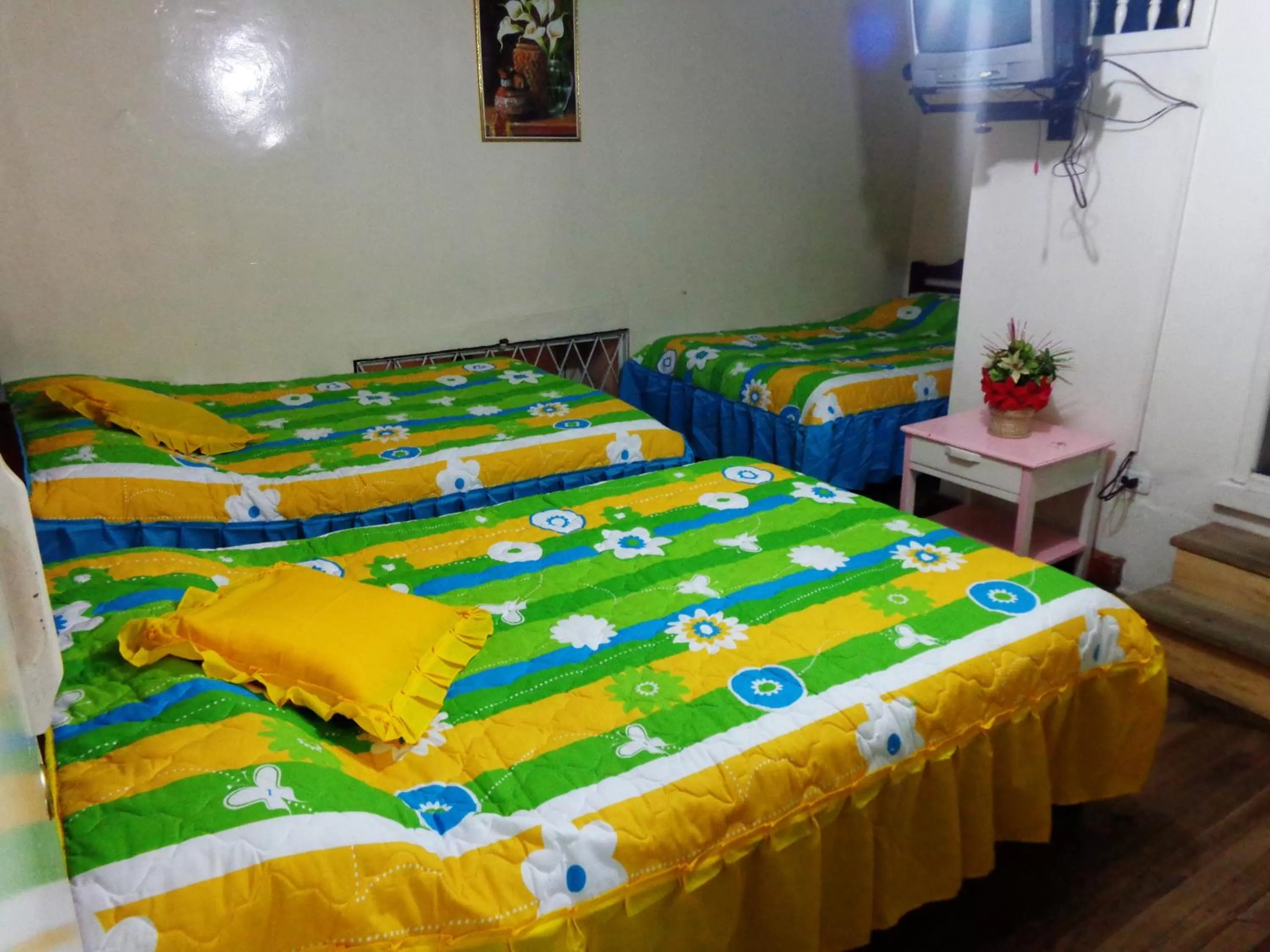 Photo of the whole room, Bed in Hostal Yumbo Imperial