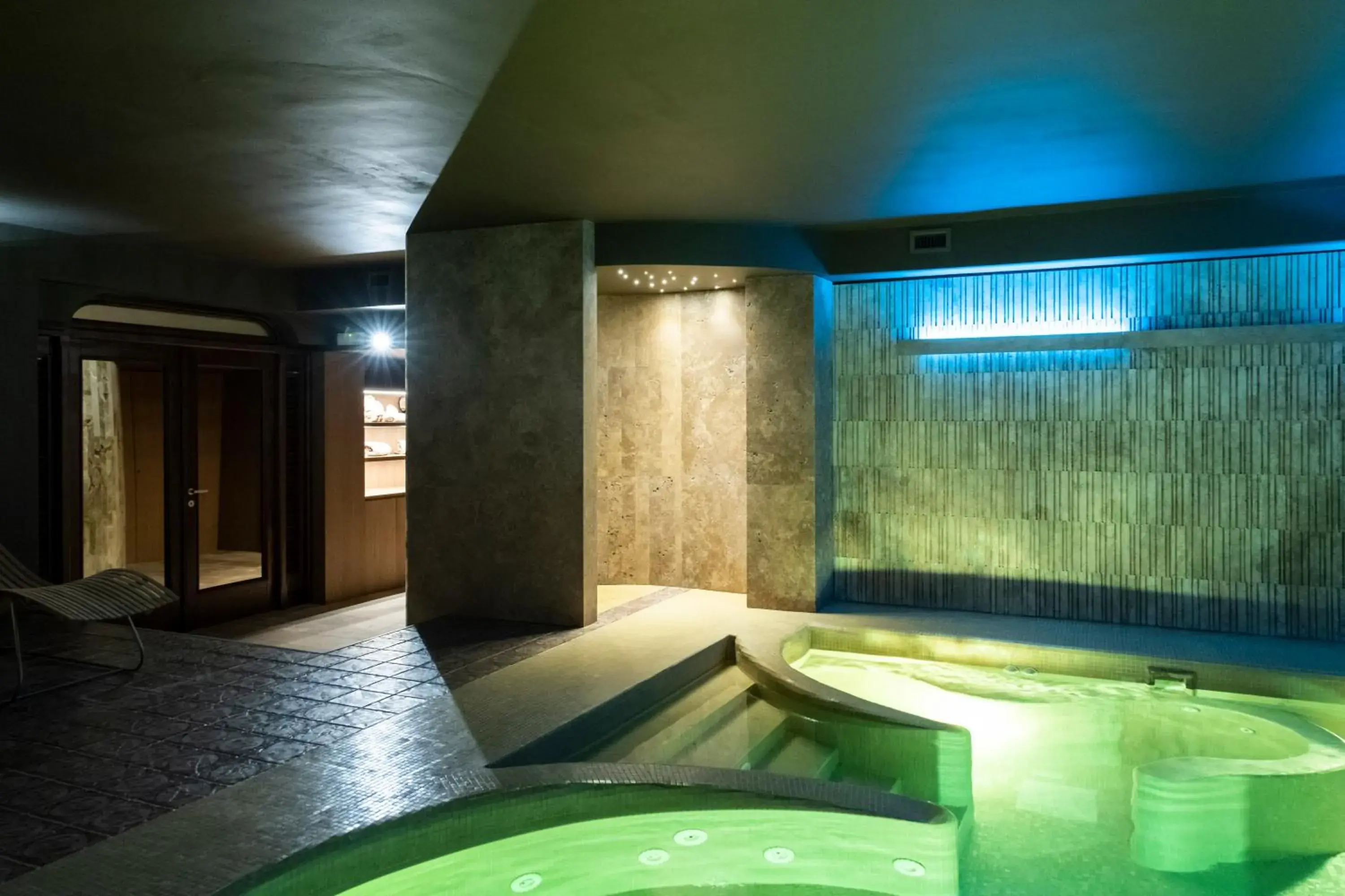 Hot Tub, Swimming Pool in Baia Di Ulisse Wellness & Spa