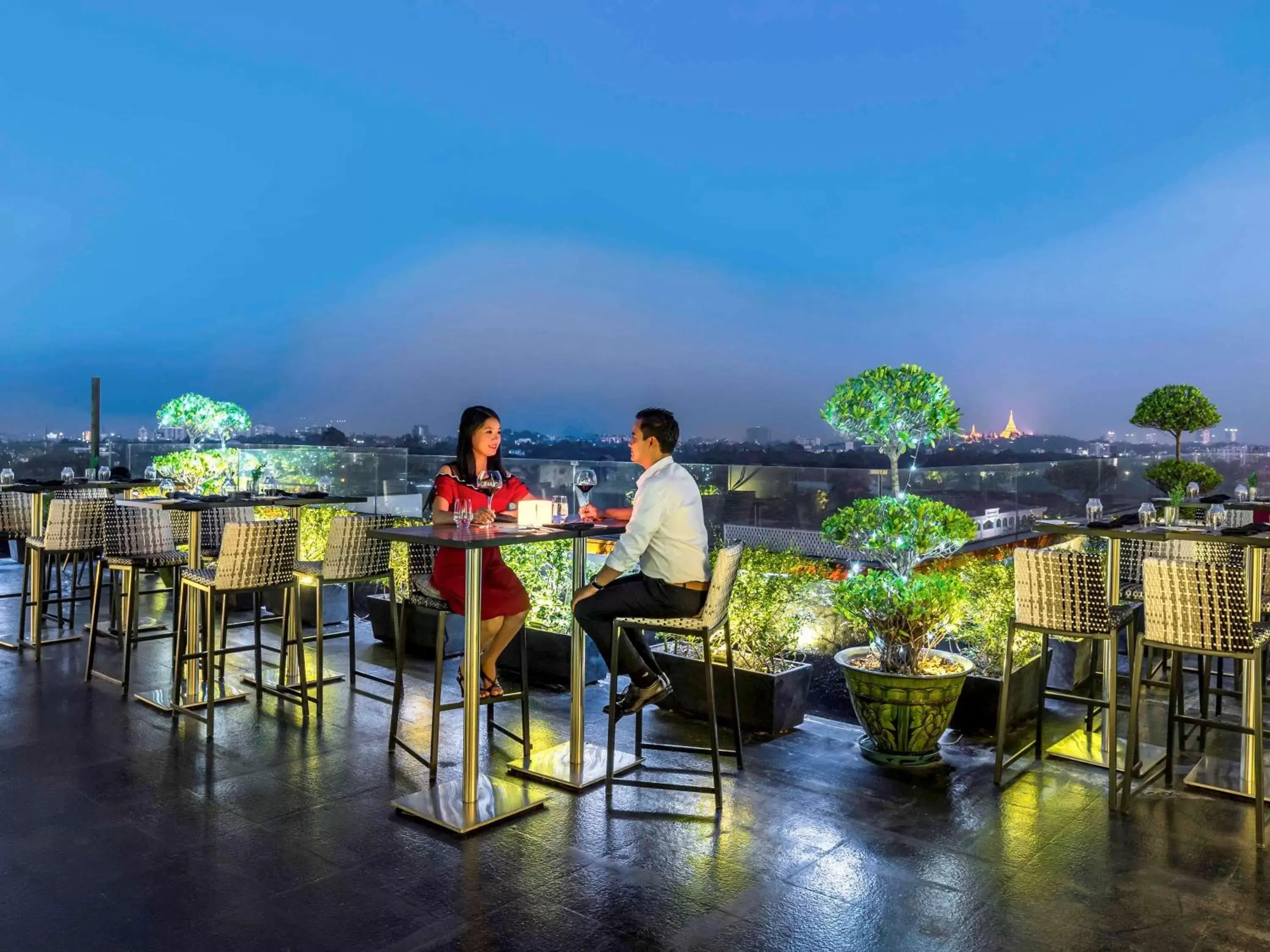 Restaurant/places to eat in Novotel Yangon Max