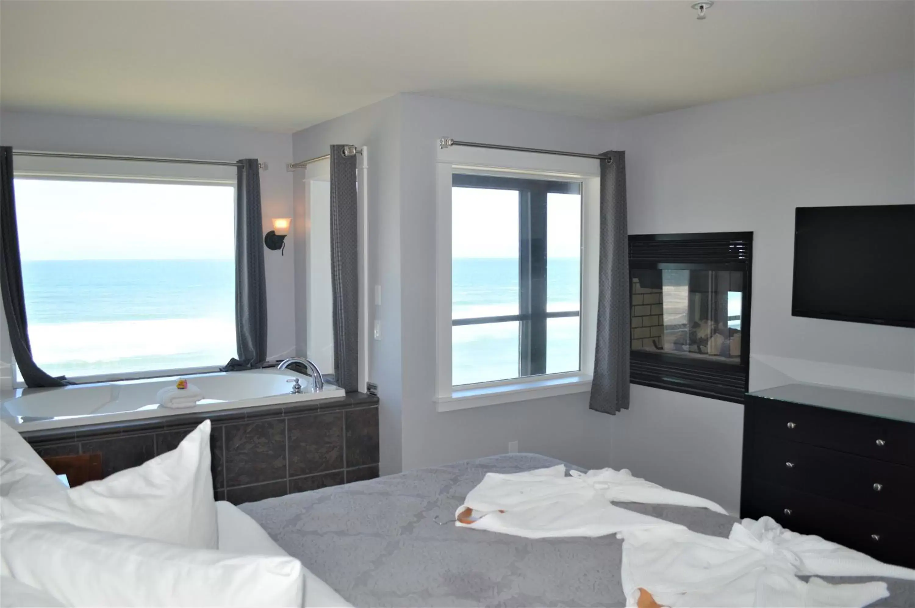 Bedroom, Sea View in Starfish Manor Oceanfront Hotel