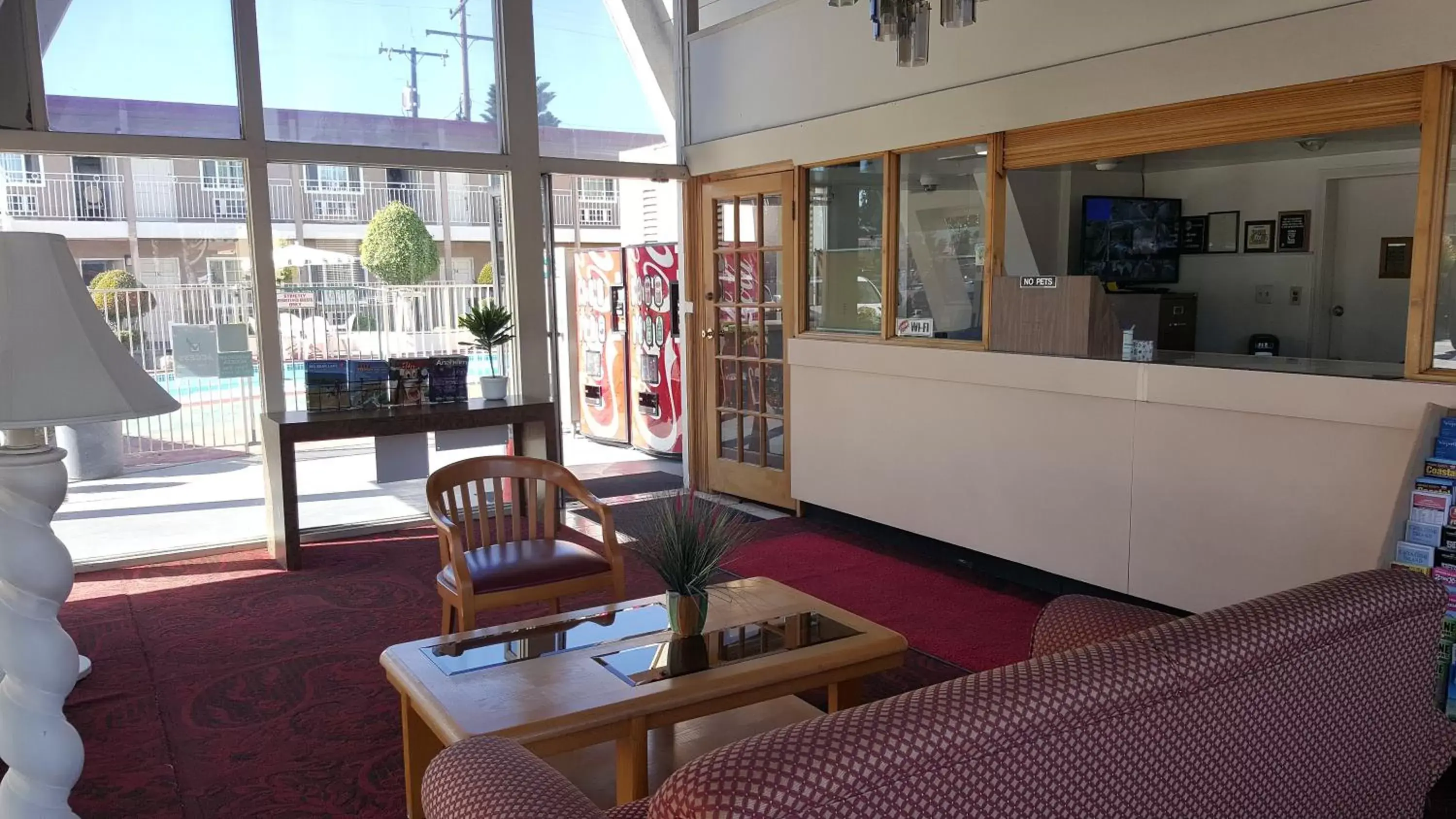 Lobby or reception, Lounge/Bar in Willow Tree Lodge