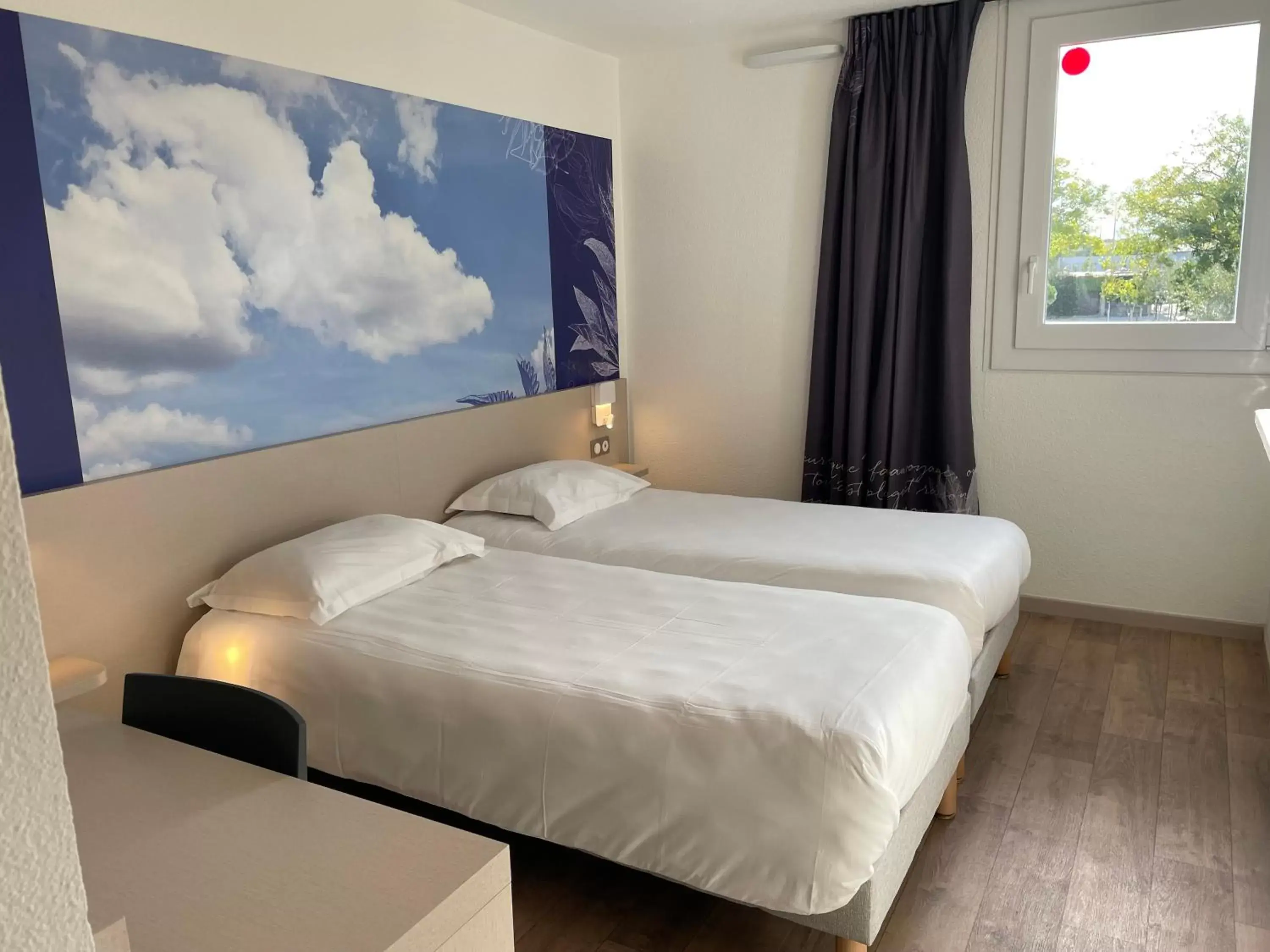 Bedroom, Bed in Kyriad Direct - Bourg les Valence