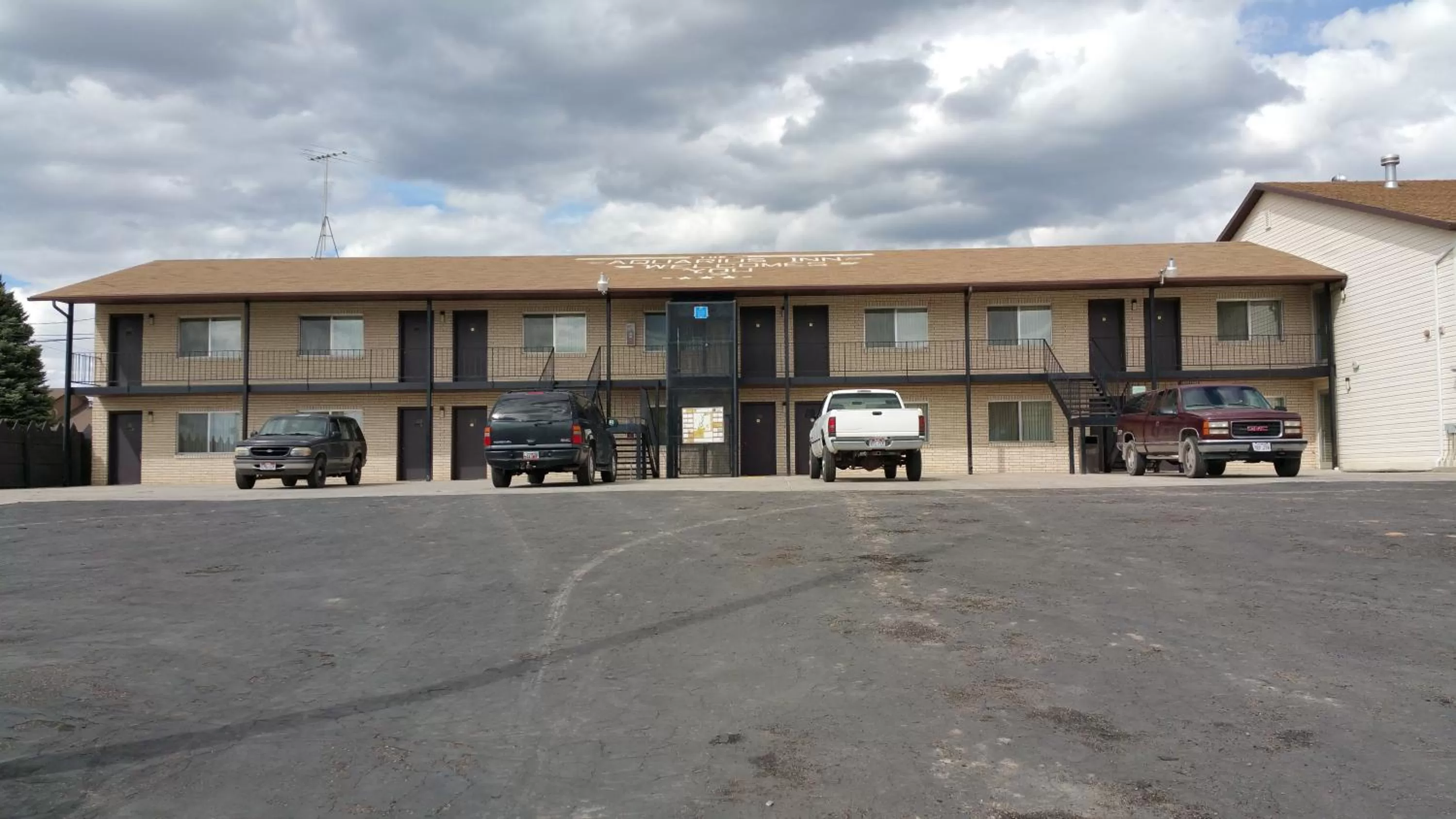 Facade/entrance in Aquarius Inn