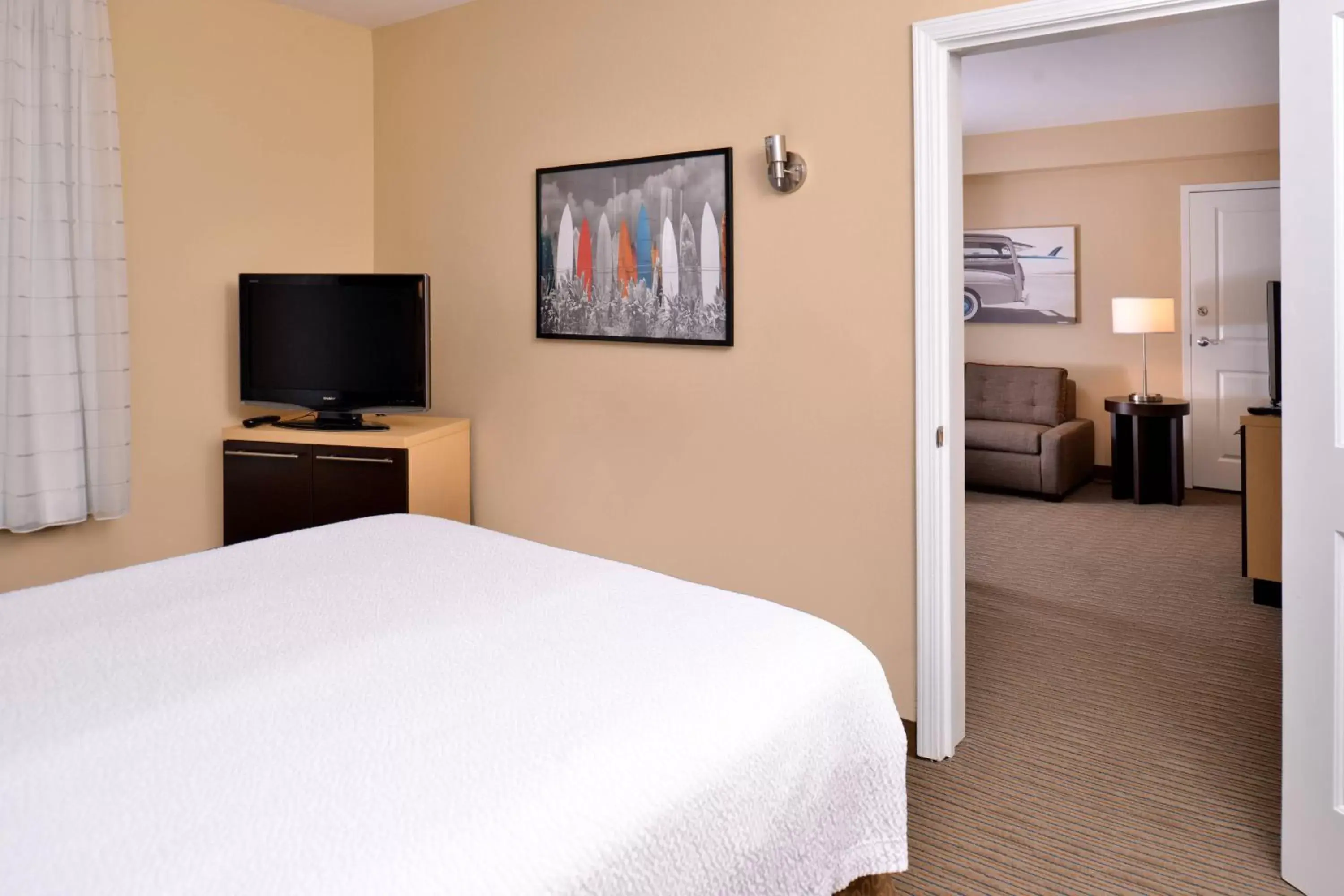 Bedroom, Bed in TownePlace Suites Wilmington Wrightsville Beach