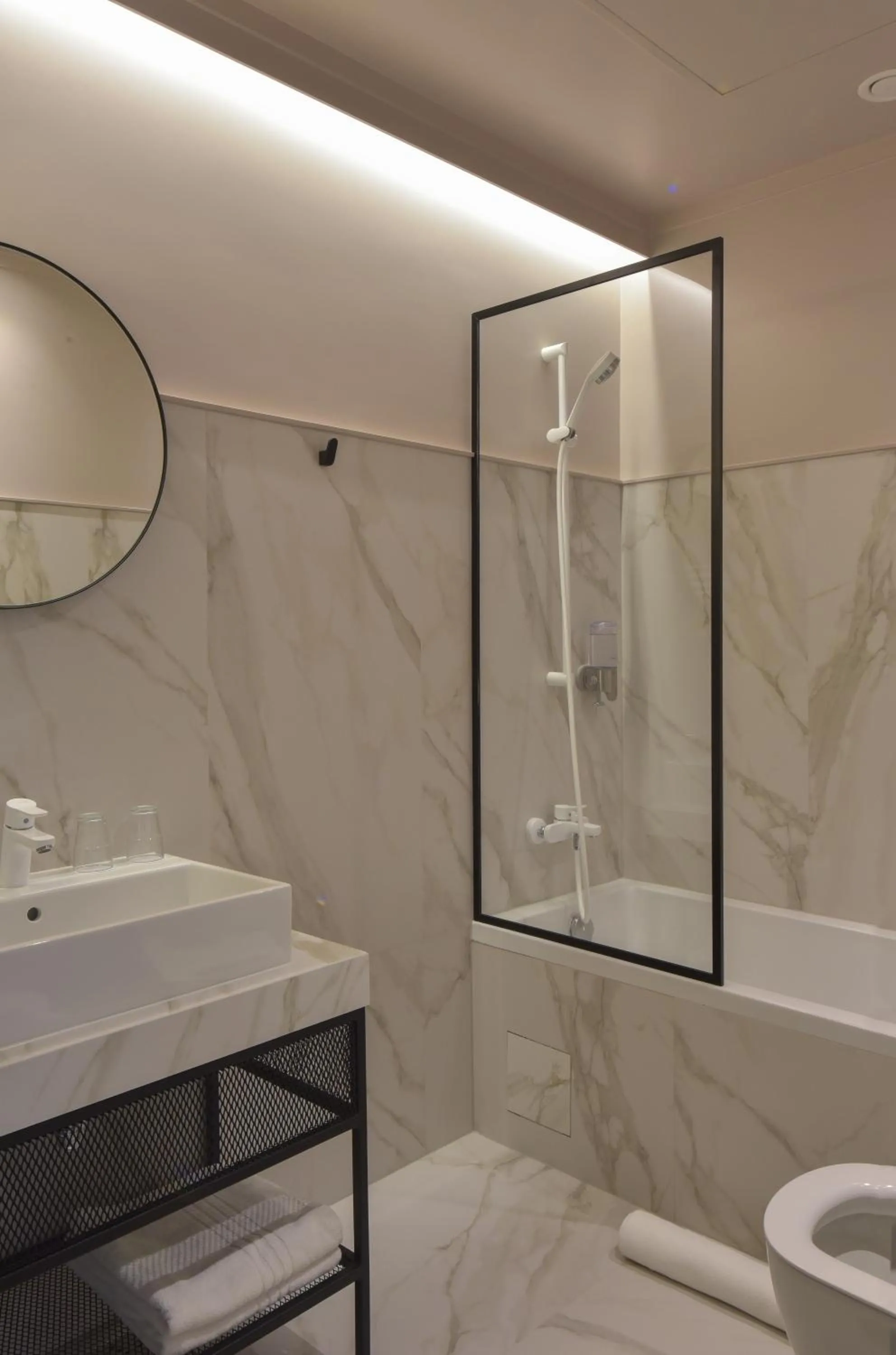 Toilet in Atlas Aparthotel