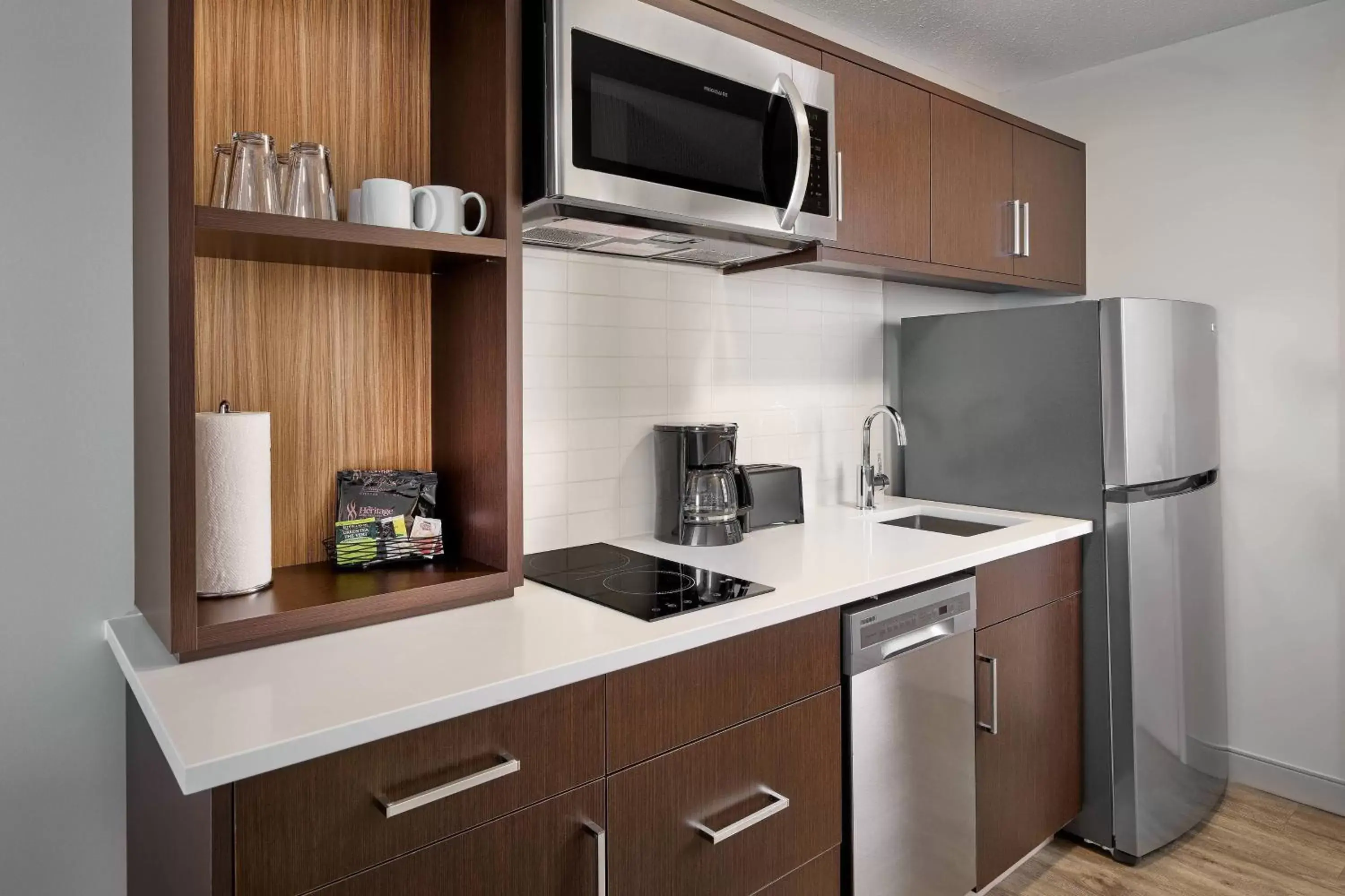 Kitchen or kitchenette, Kitchen/Kitchenette in TownePlace Suites by Marriott Edmonton Sherwood Park