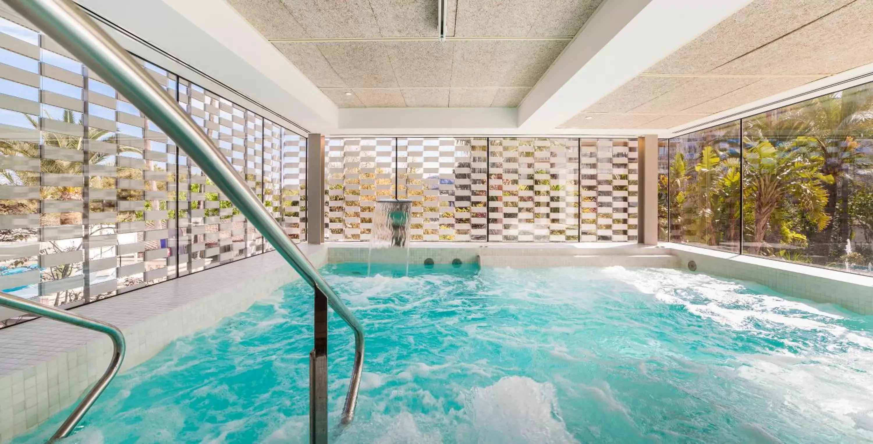 Massage, Swimming Pool in Bahía de Alcudia Hotel & Spa