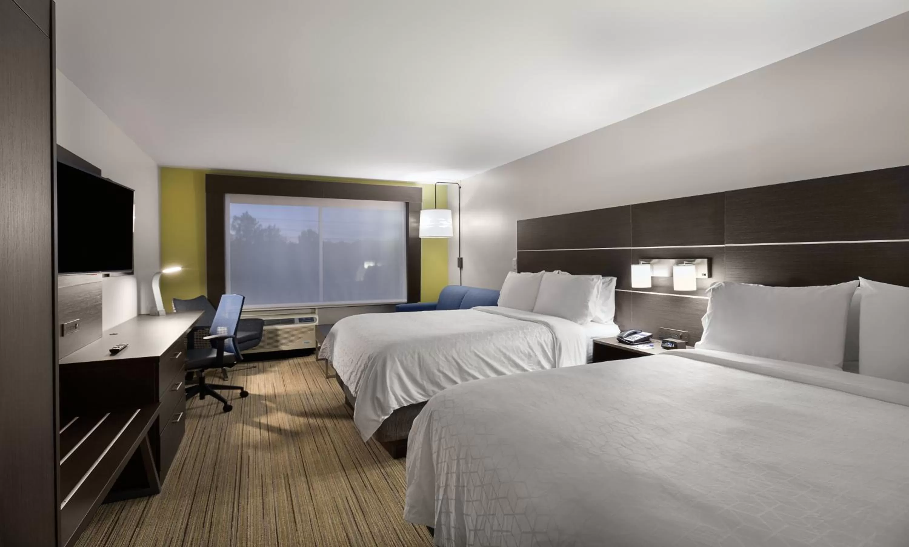 Photo of the whole room, Bed in Holiday Inn Express - Lake Park by IHG