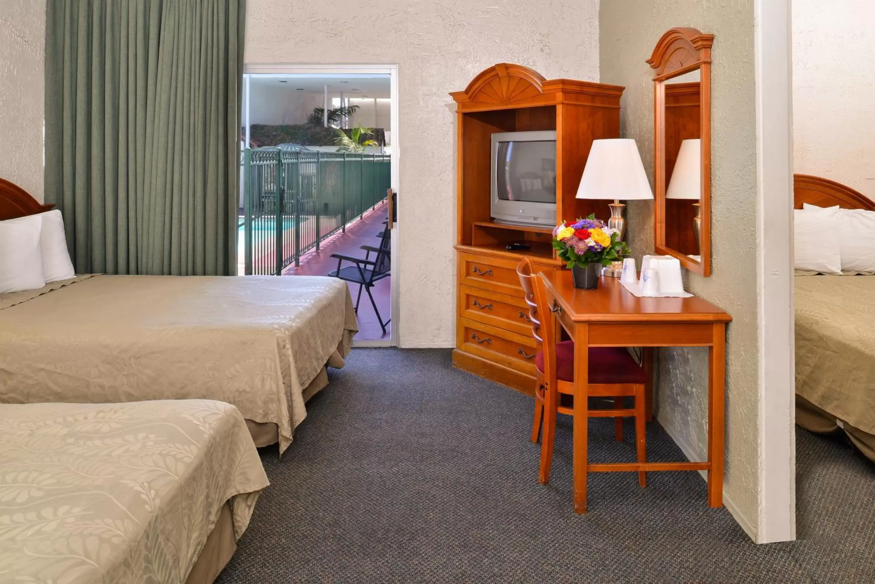 Bed in Americas Best Value Inn Loma Lodge Bed in Americas Best Value Inn Loma Lodge