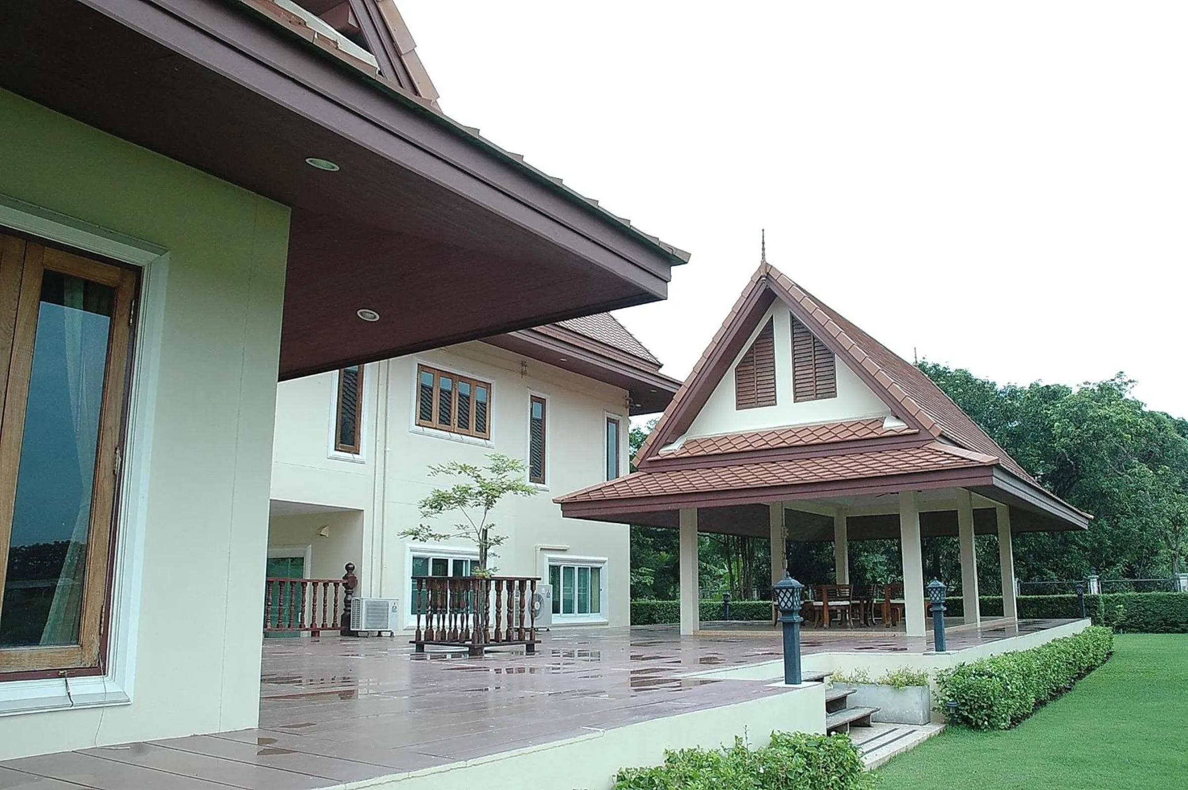 Facade/entrance in Thararin Villa