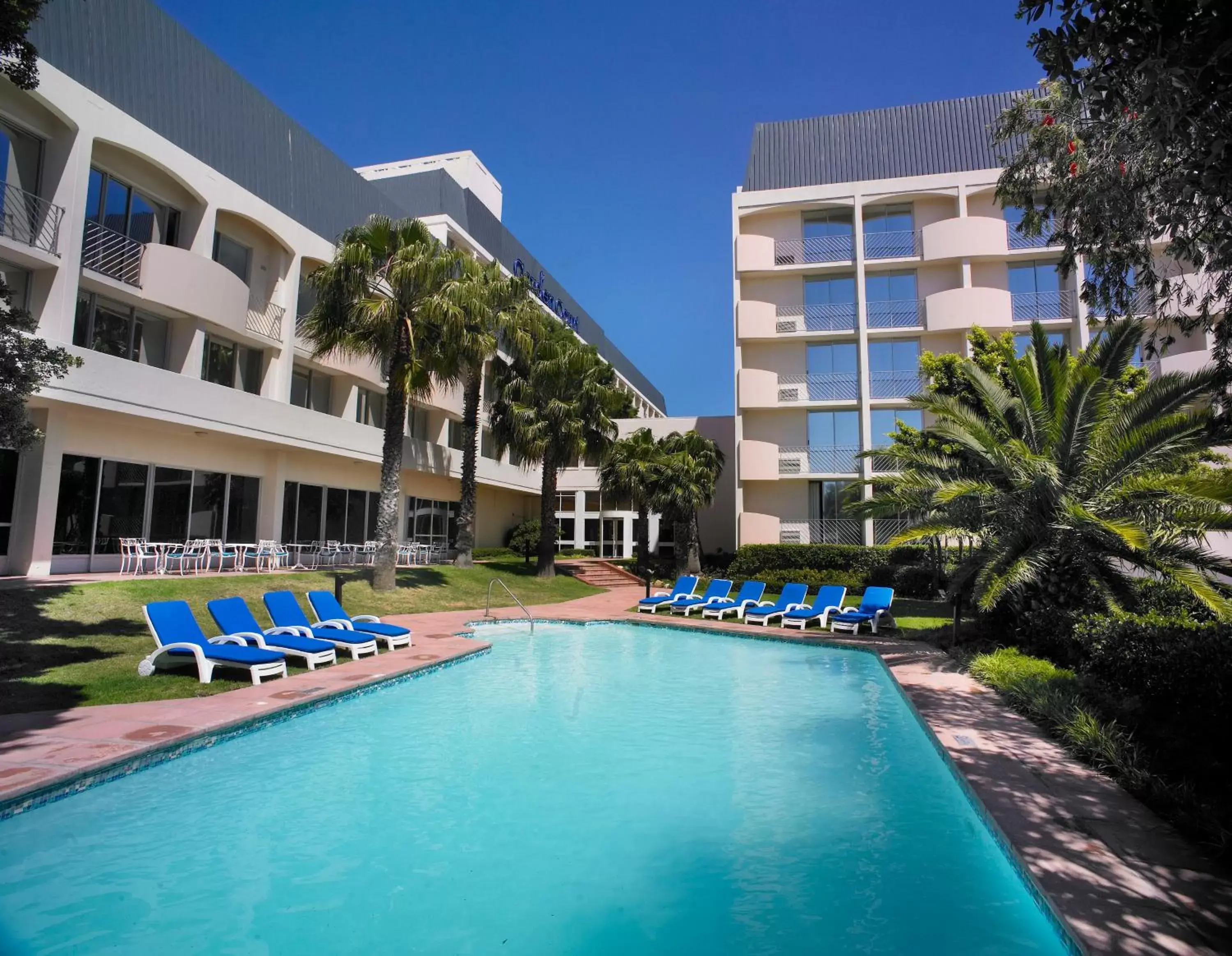 Swimming Pool in Garden Court Nelson Mandela Boulevard