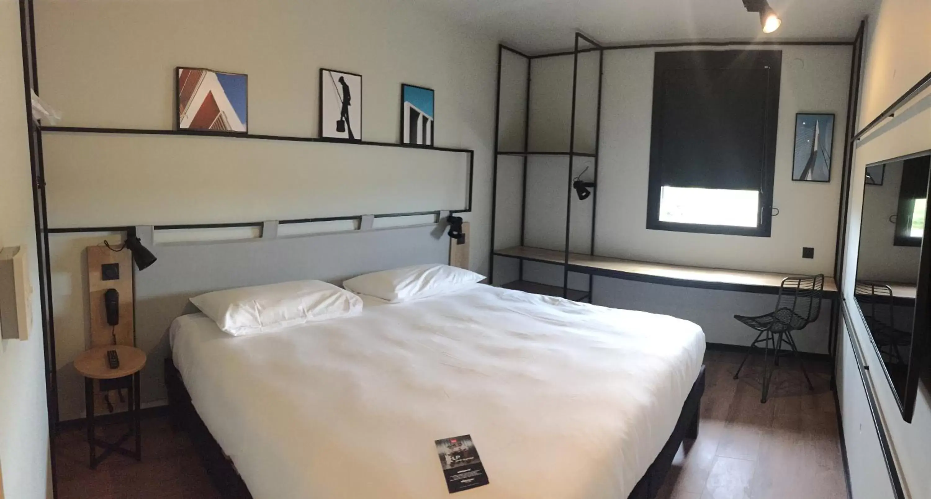 Bedroom, Bed in Ibis Lunel Petite Camargue