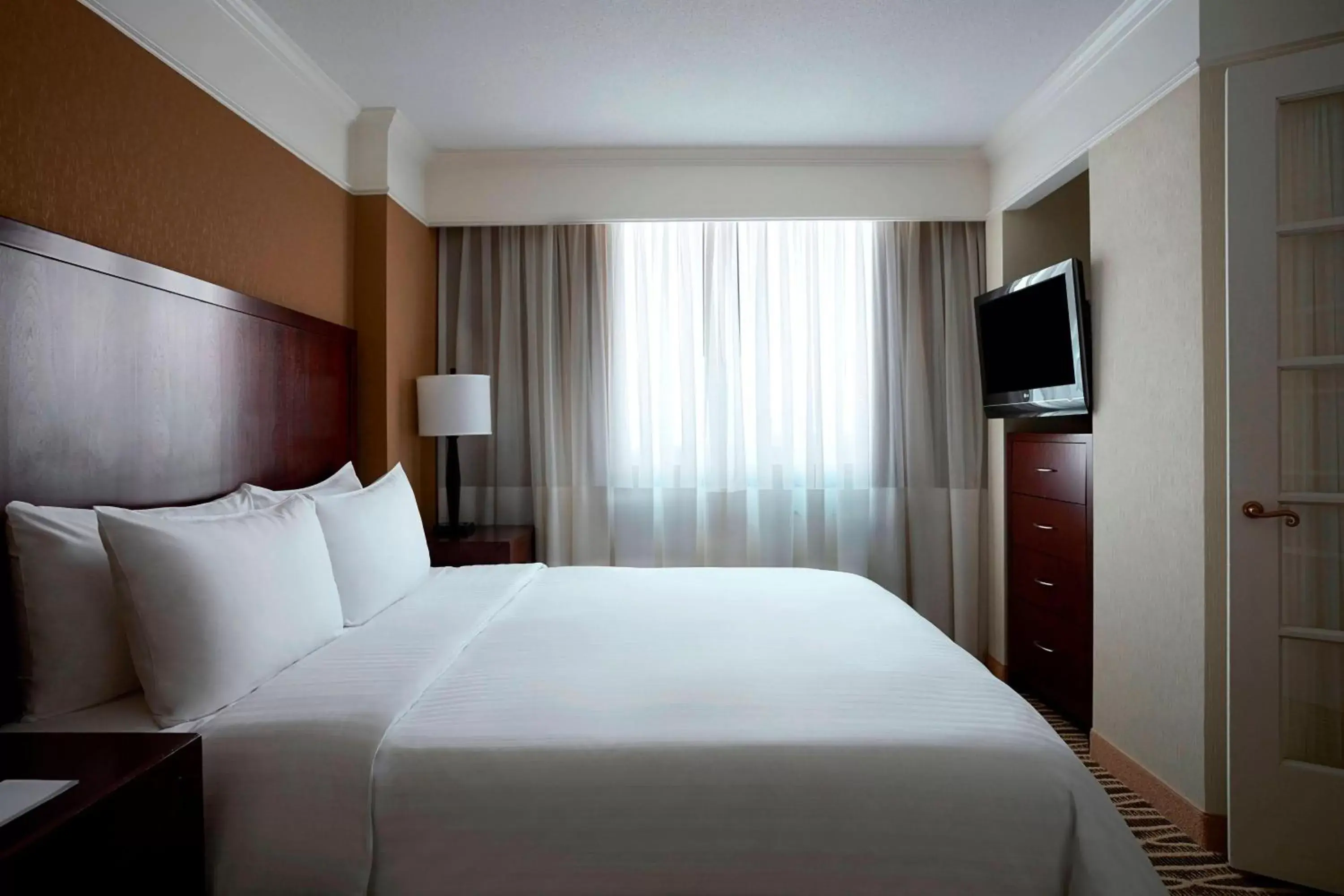 Bedroom, Bed in Washington Dulles Marriott Suites
