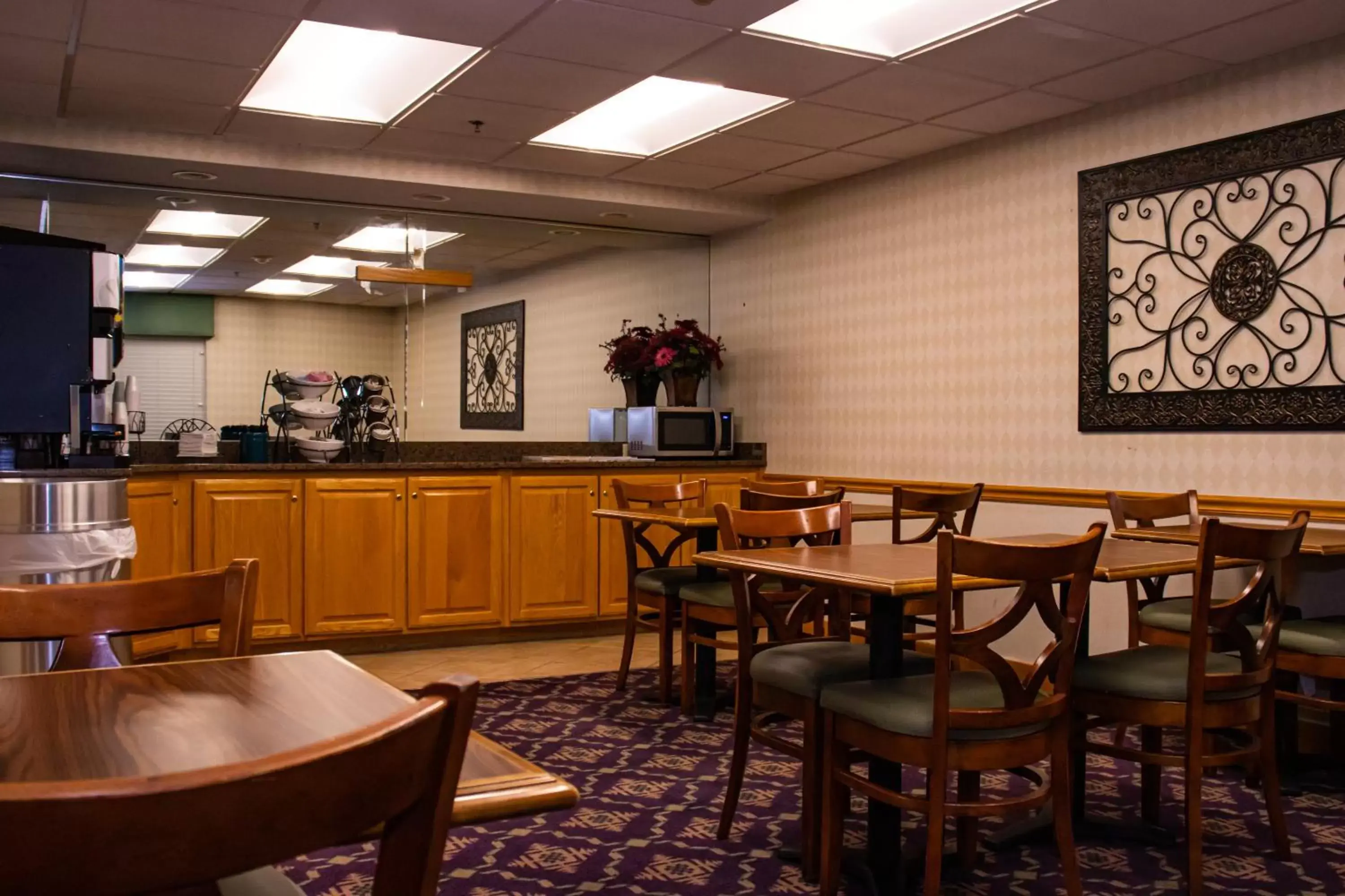 Lounge or bar, Restaurant/Places to Eat in Bay Mountain Inn Cherokee Smoky Mountains