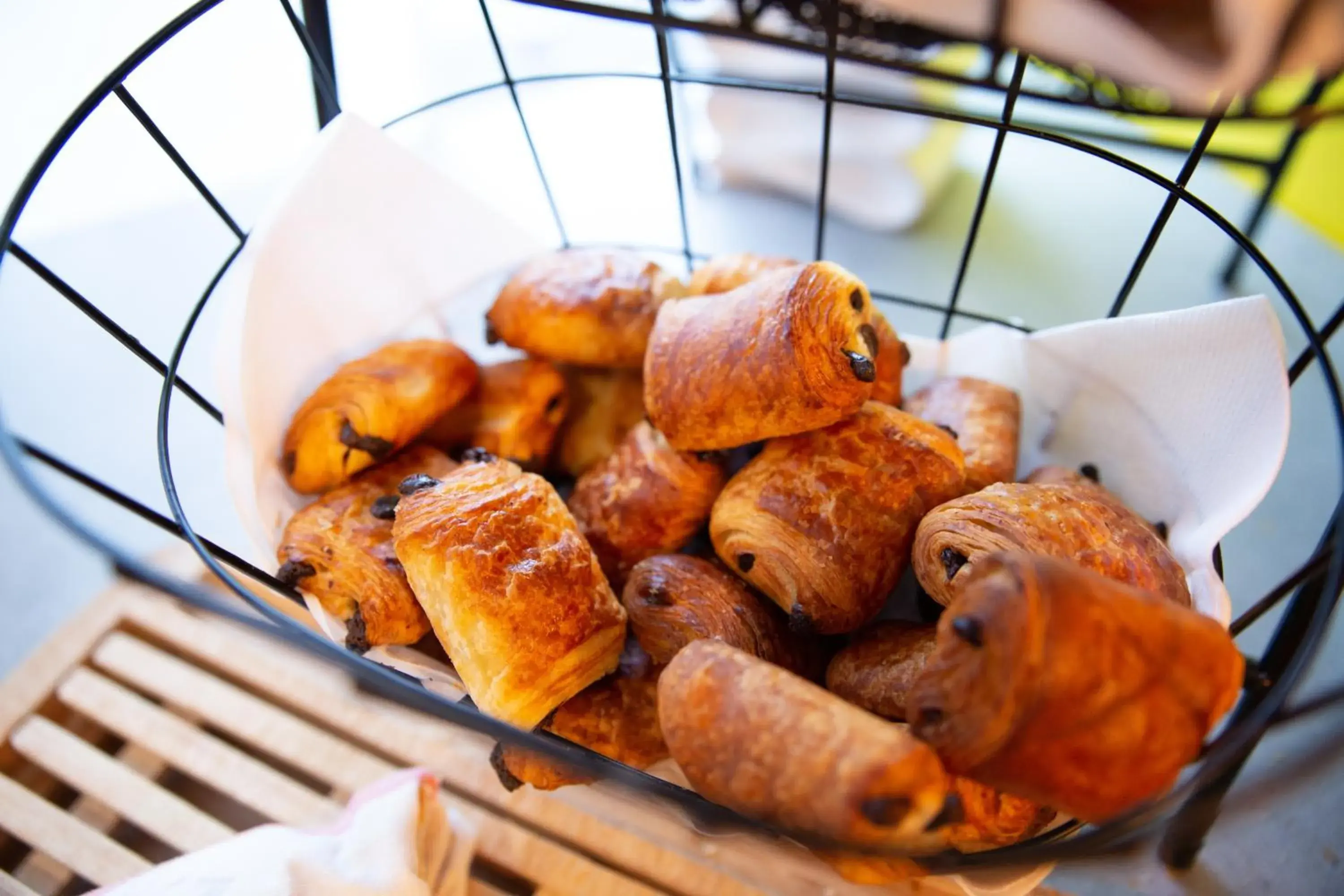 Buffet breakfast in Zenitude Hôtel-Résidences Le Parc de l'Escale