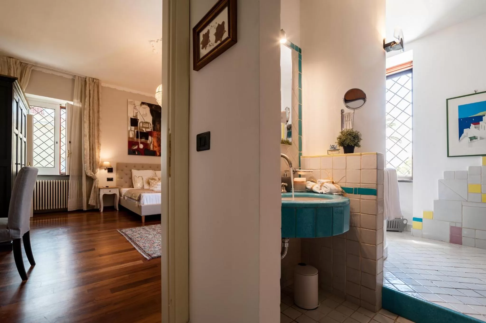 Shower, Bed in Dream House Pompei