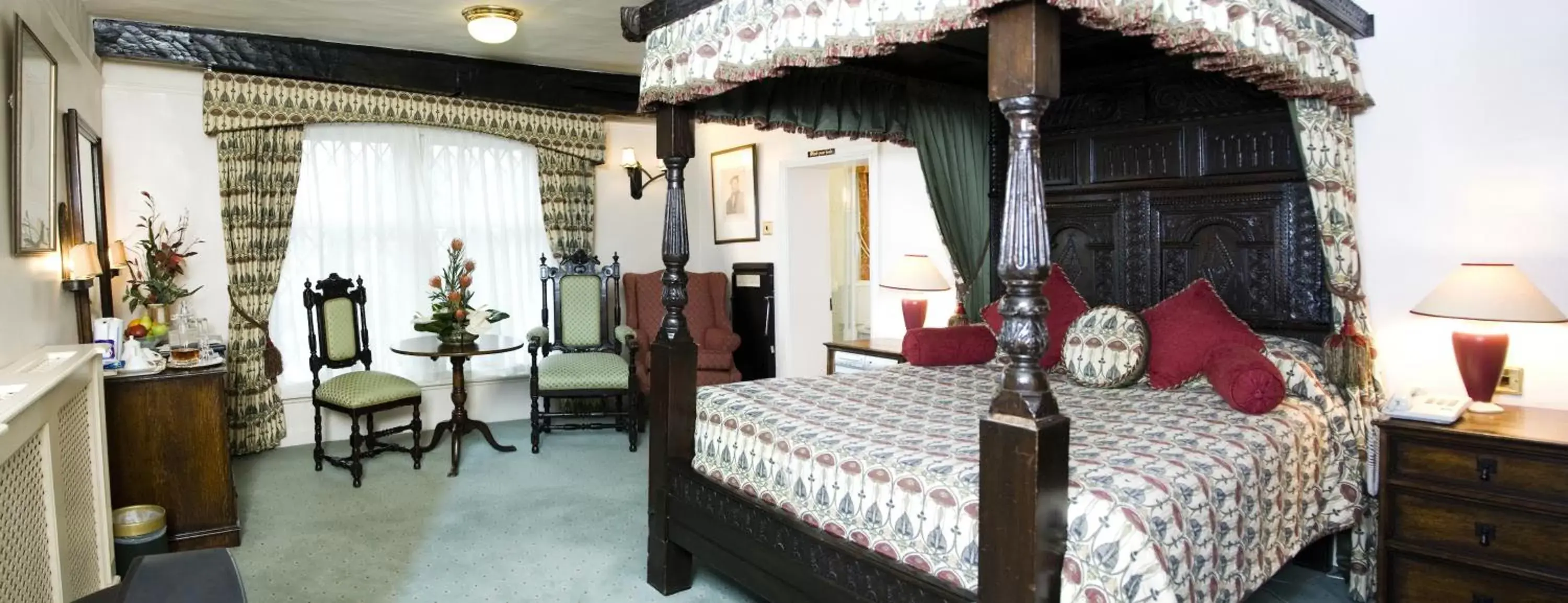 Bedroom, Restaurant/Places to Eat in Marygreen Manor