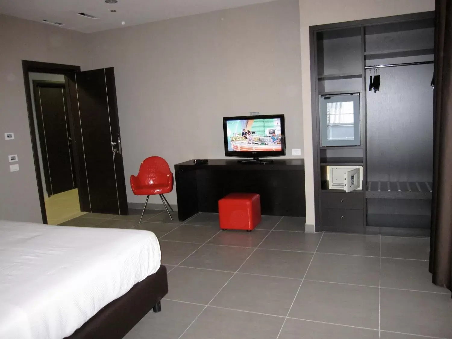 Bed, TV/Entertainment Center in Napolit'amo Hotel Medina